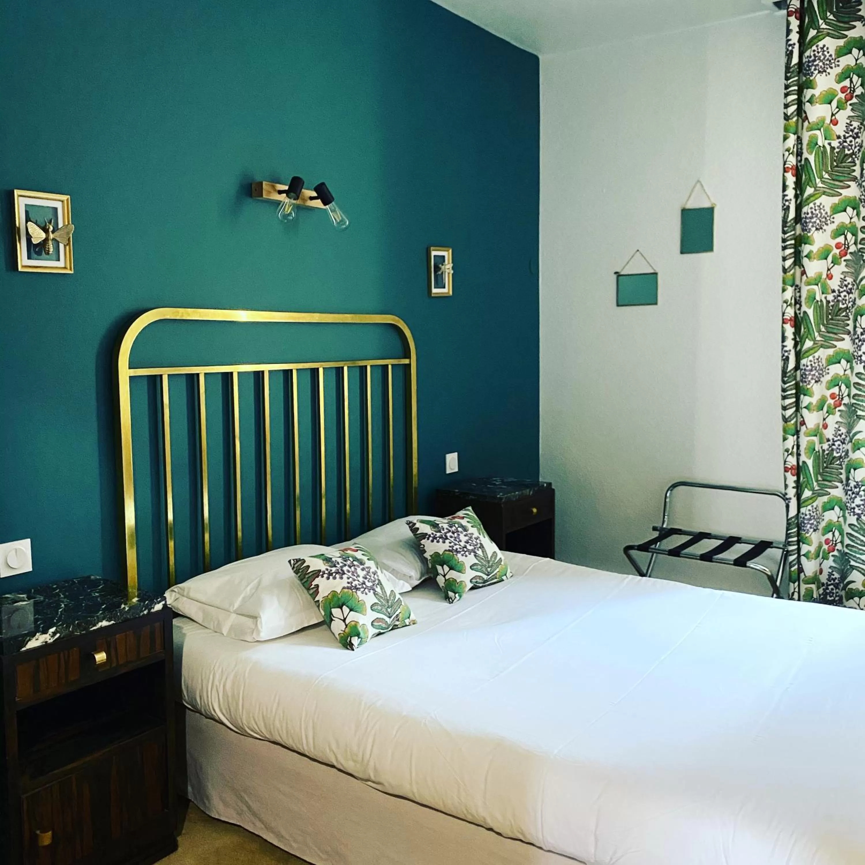 Photo of the whole room, Bed in Grand Hotel De La Poste - Lyon Sud - Vienne