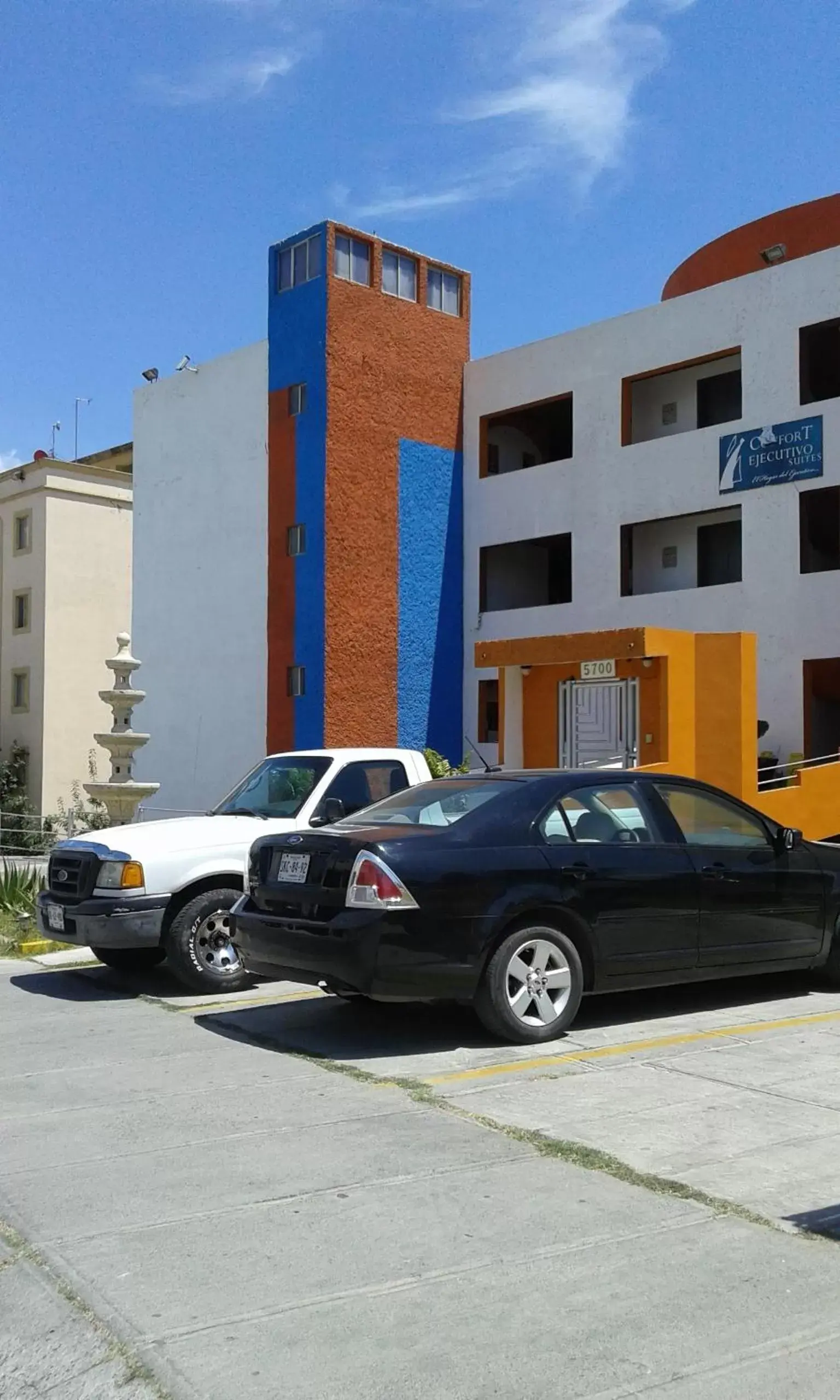 Facade/entrance, Property Building in Confort Ejecutivo Suites Lindavista