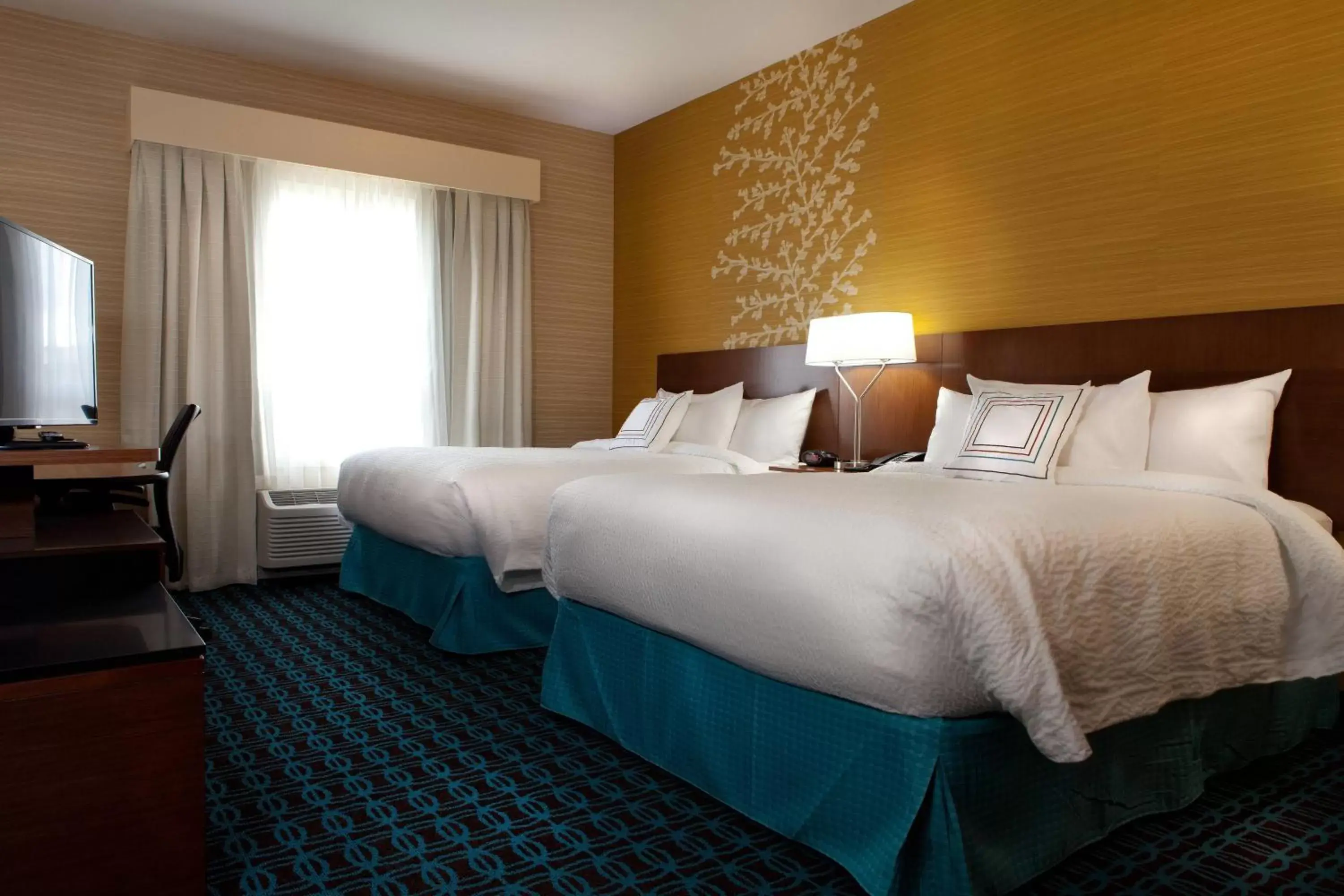 Photo of the whole room, Bed in Fairfield Inn & Suites by Marriott Lethbridge