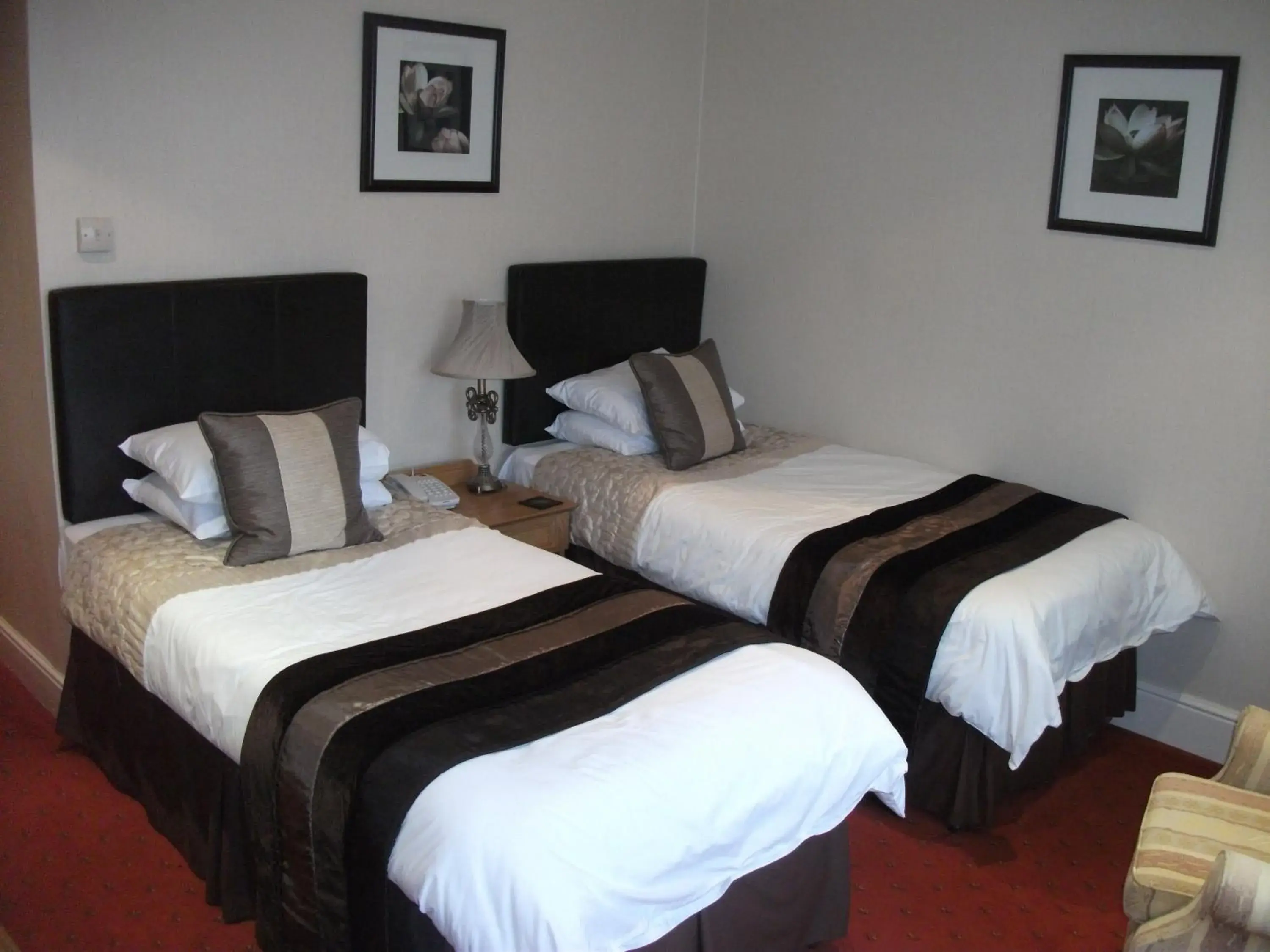 Classic Twin Room in Hundith Hill Hotel