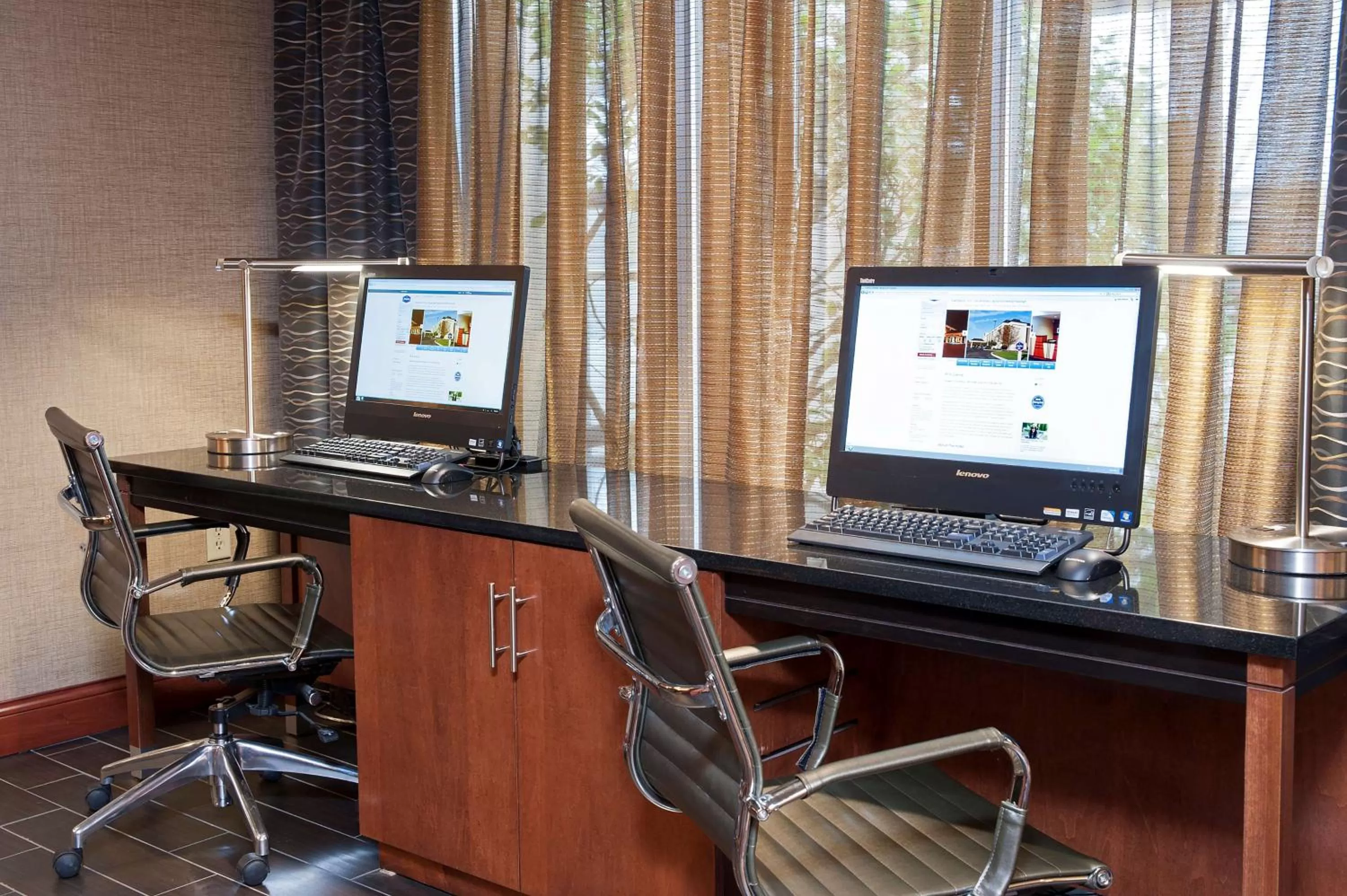 Business facilities in Hampton Inn Columbus/Taylorsville