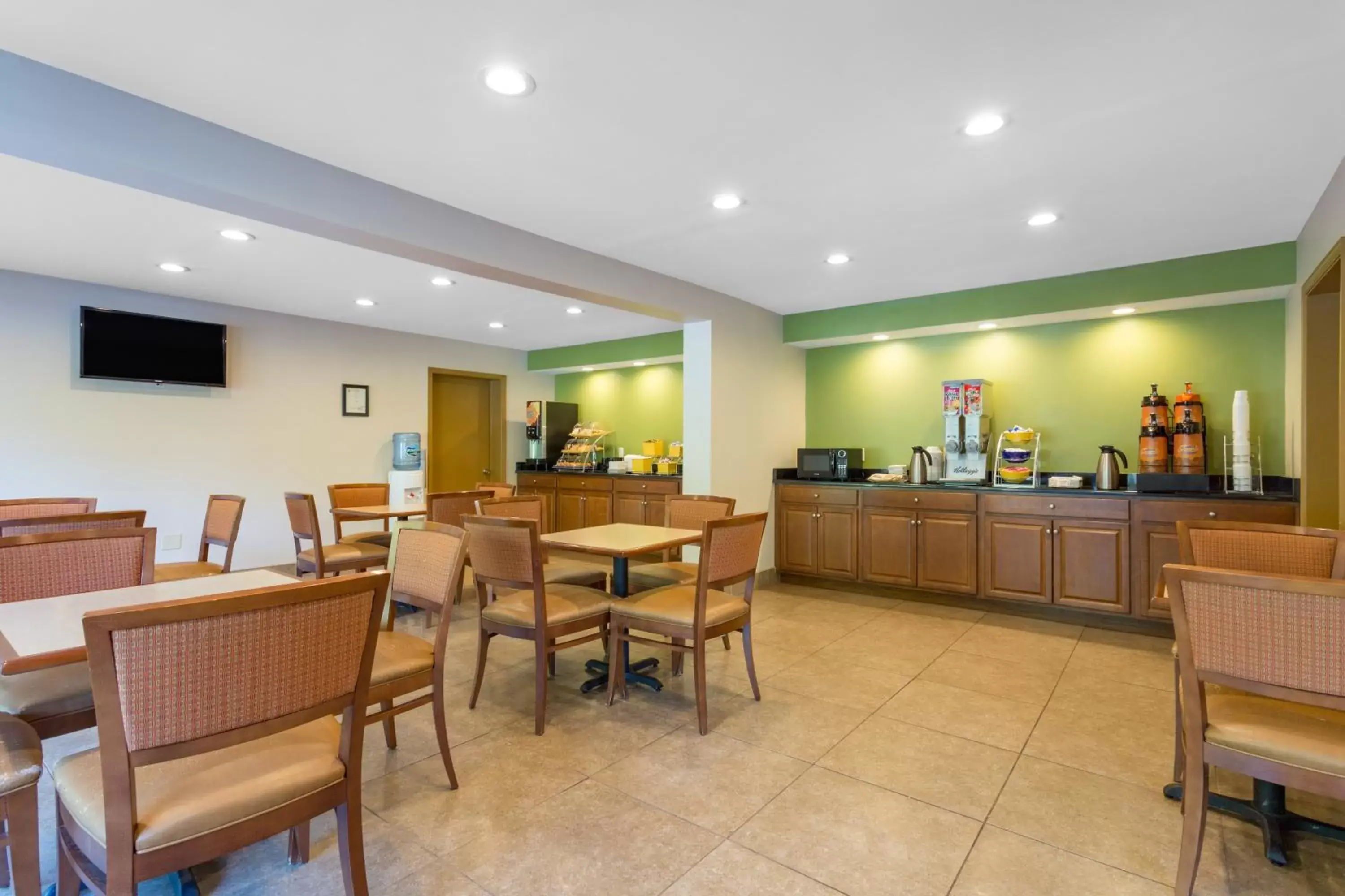 Continental breakfast, Restaurant/Places to Eat in Days Inn by Wyndham Lexington