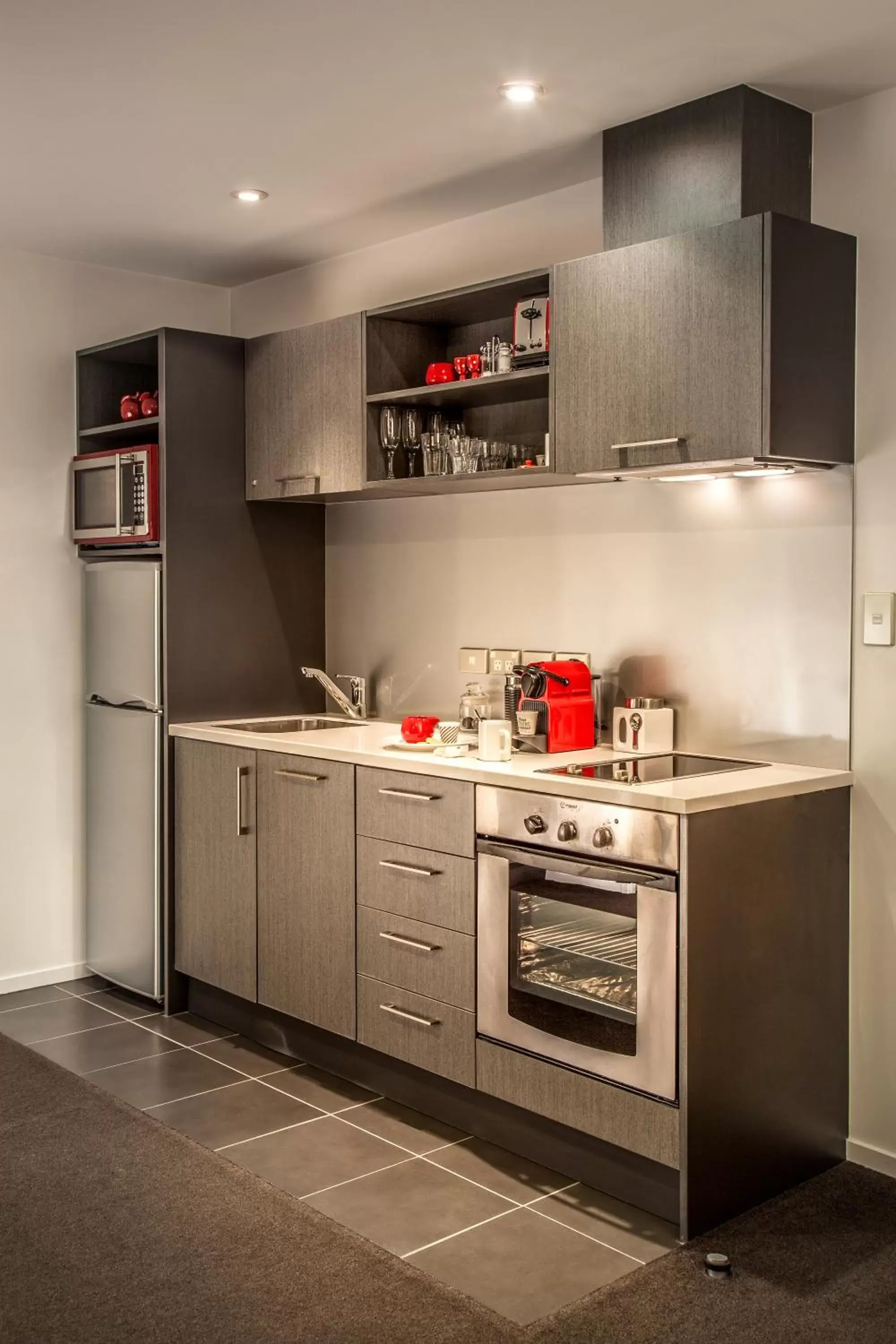 Coffee/tea facilities, Kitchen/Kitchenette in Barclay Suites