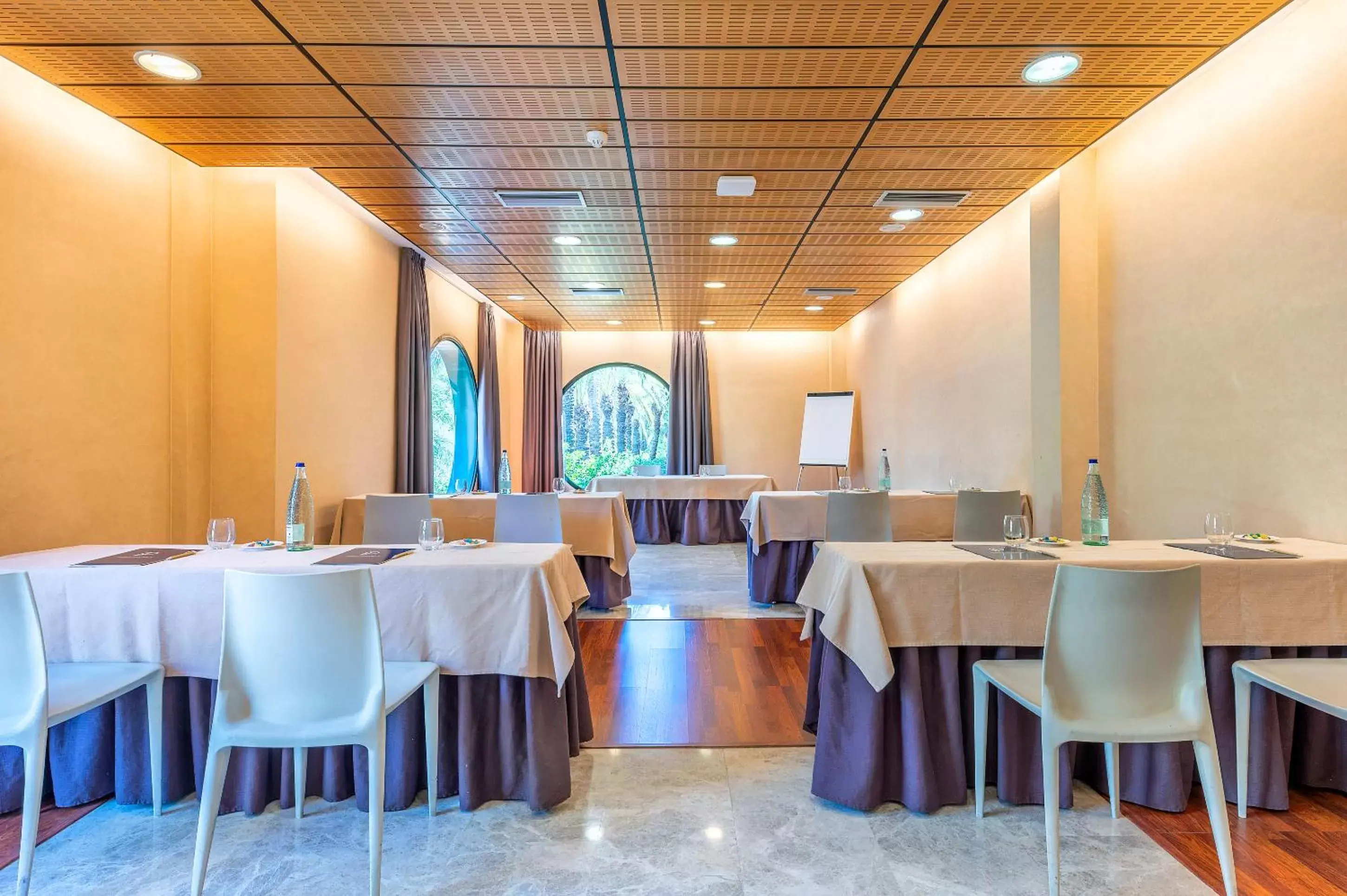Meeting/conference room, Restaurant/Places to Eat in Jardín Milenio