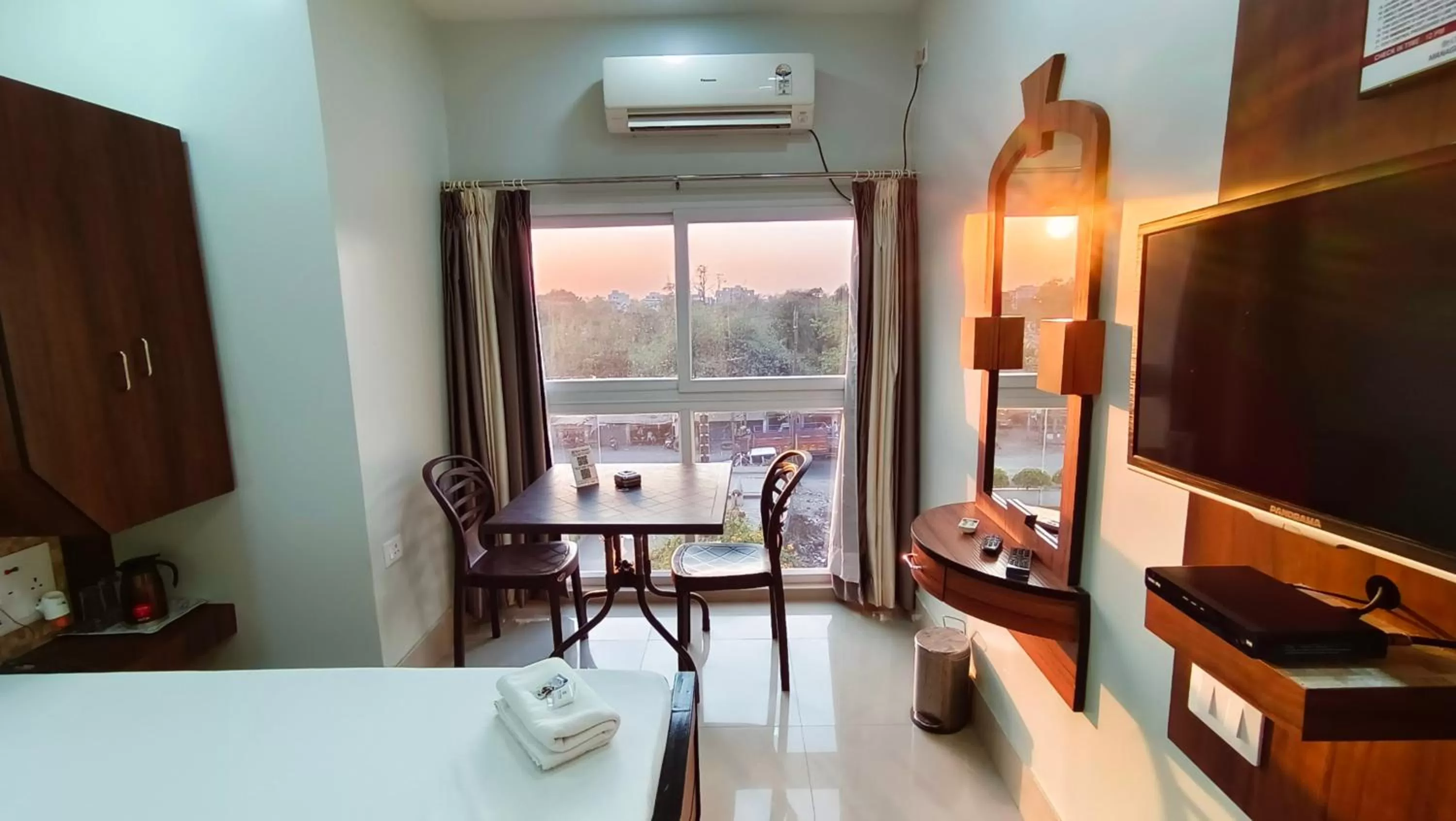 TV/Entertainment Center in Hotel Samrat