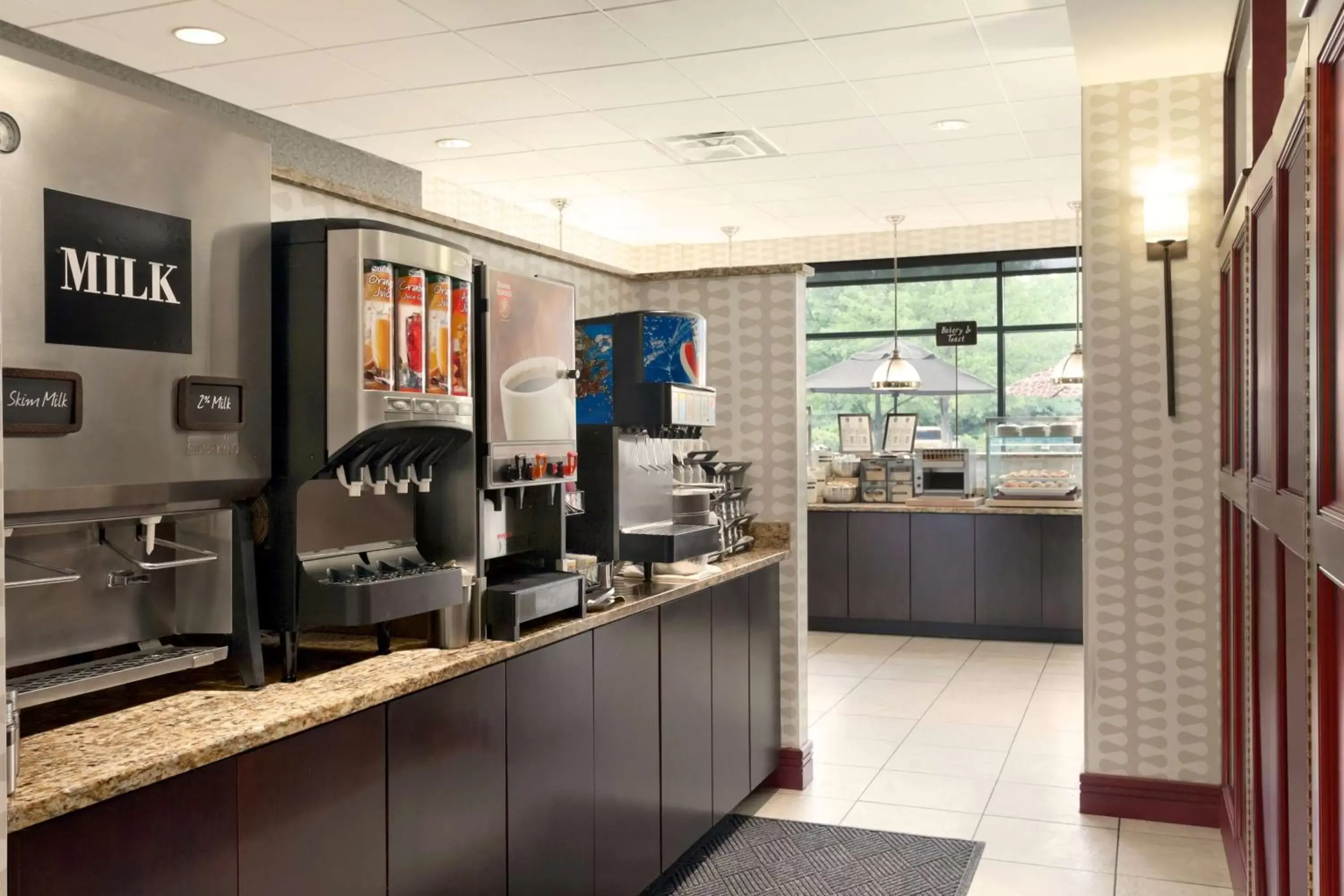 Dining area, Kitchen/Kitchenette in Embassy Suites by Hilton Portland Maine