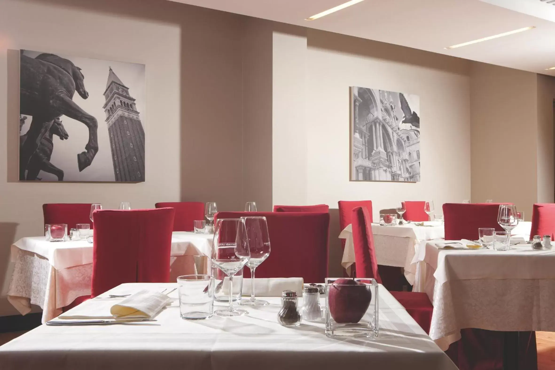 Restaurant/Places to Eat in Hotel Delfino Venezia Mestre