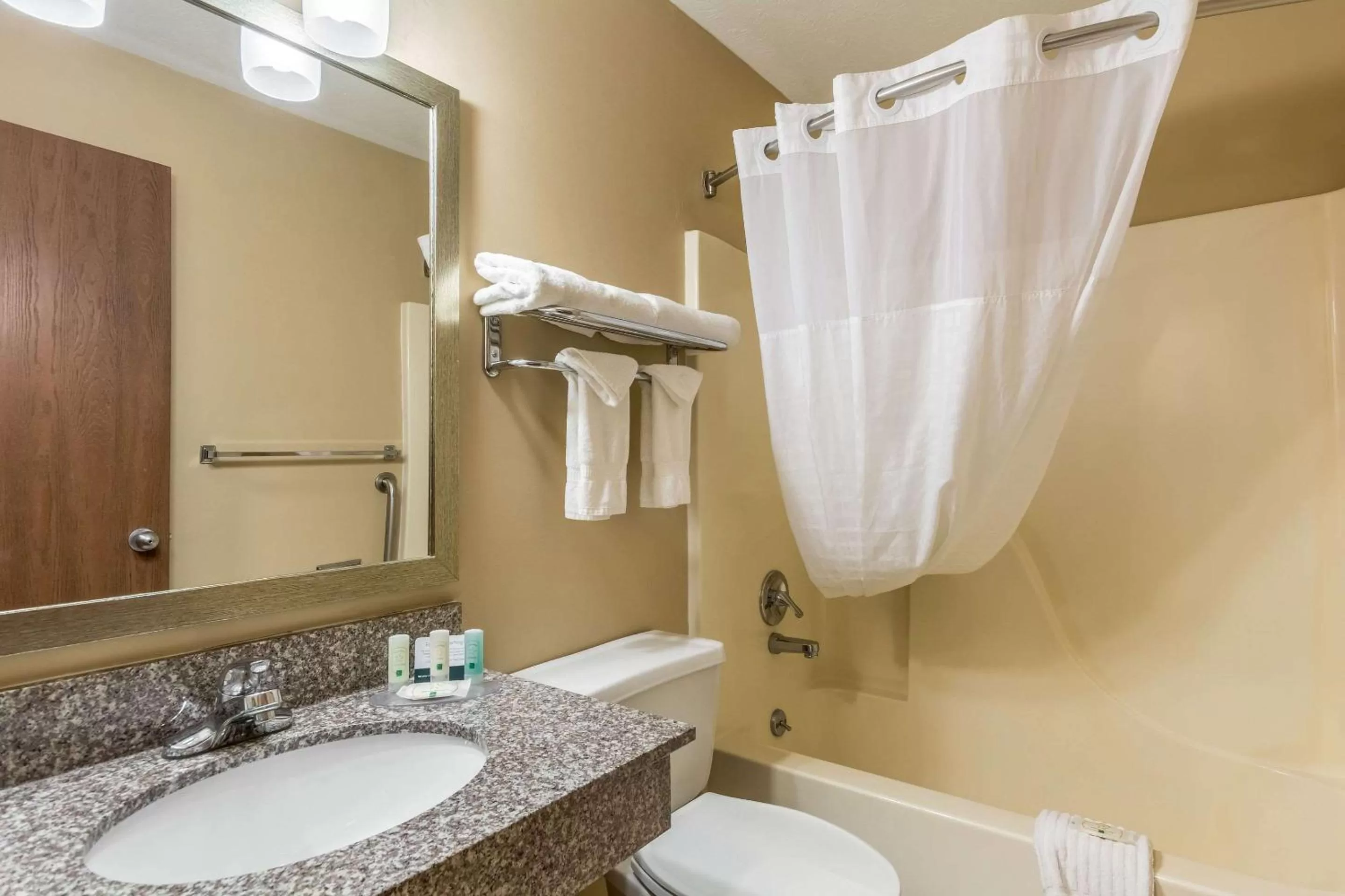 Photo of the whole room in Quality Inn I-74 Batesville