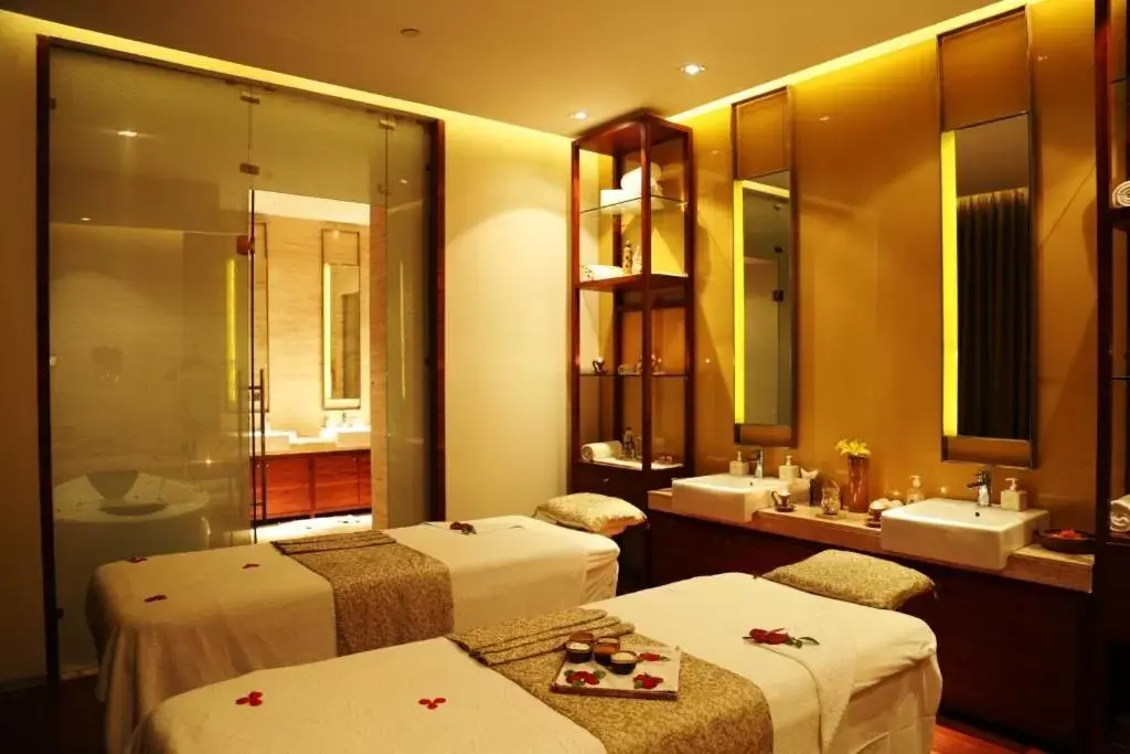 Spa and wellness centre/facilities, Bathroom in Taj City Centre Gurugram