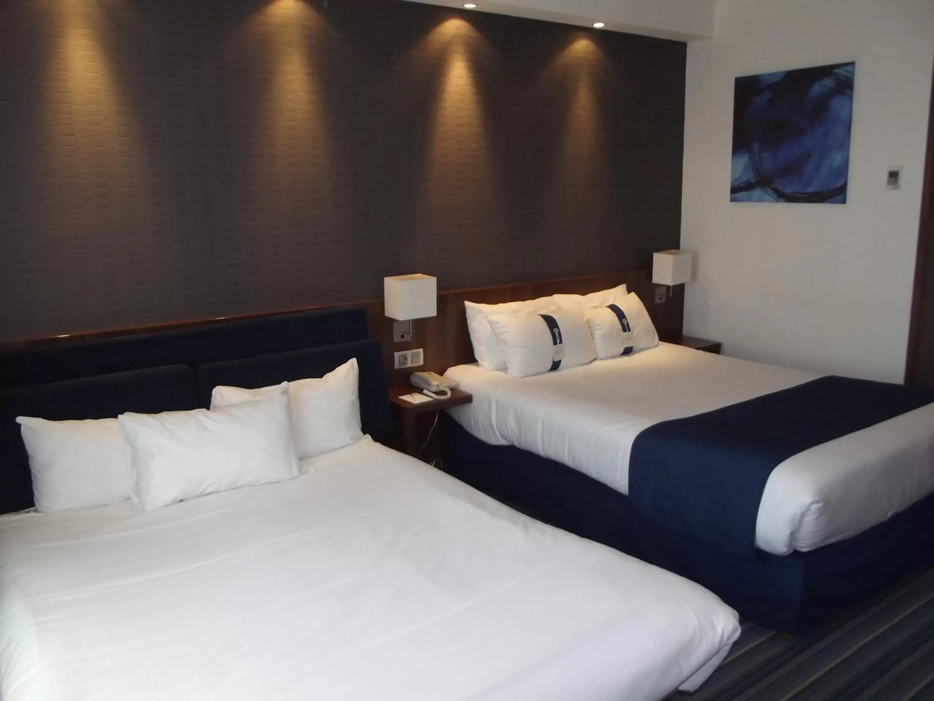 Photo of the whole room, Bed in Holiday Inn Express Strasbourg - Sud, an IHG Hotel