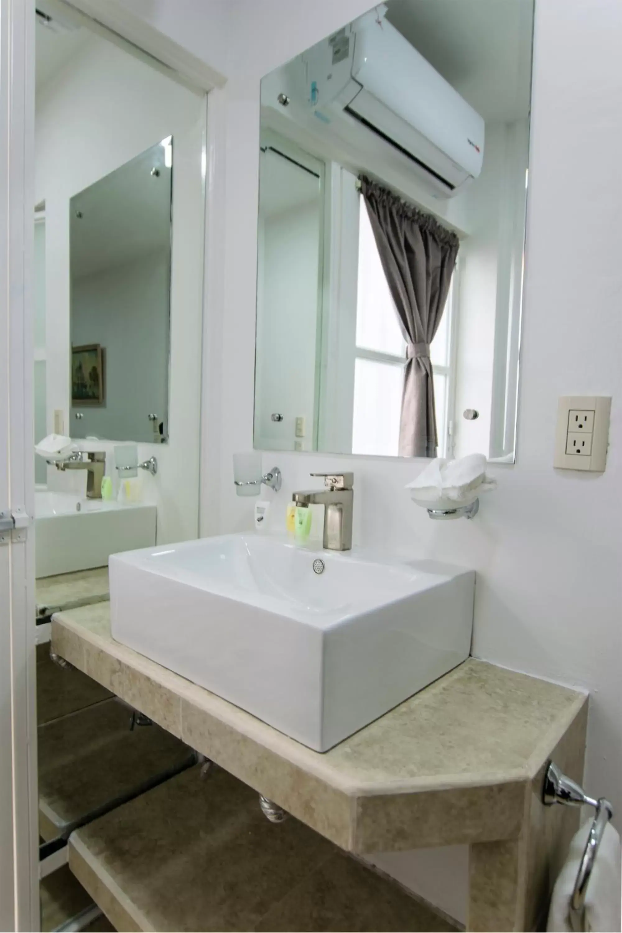 Bathroom in Hotel del Arte y Figura