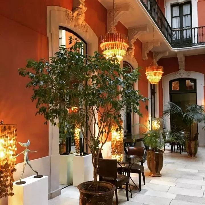 Patio in Le Grand Hotel