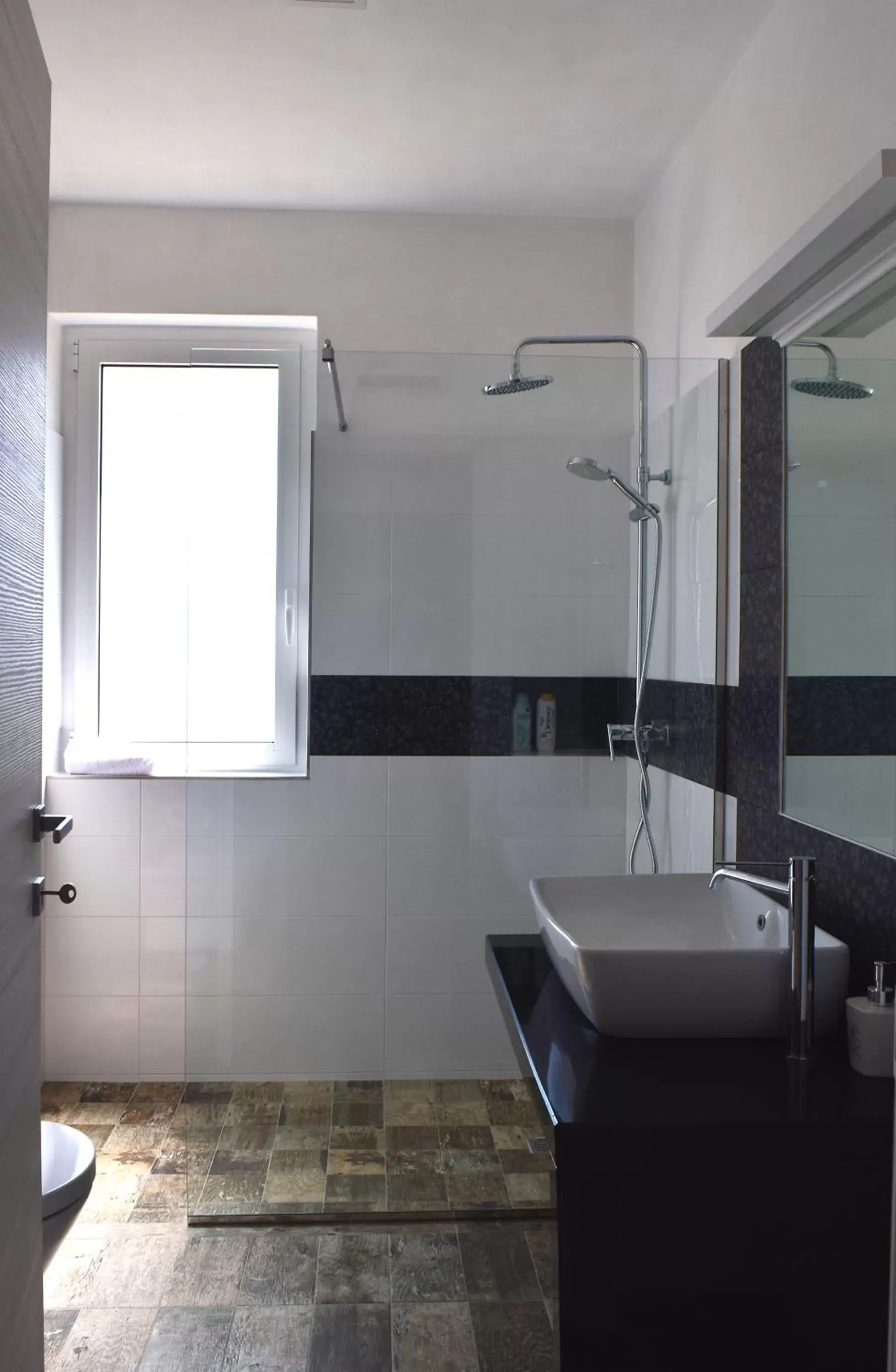 Shower, Bathroom in La Suite Negli Orti