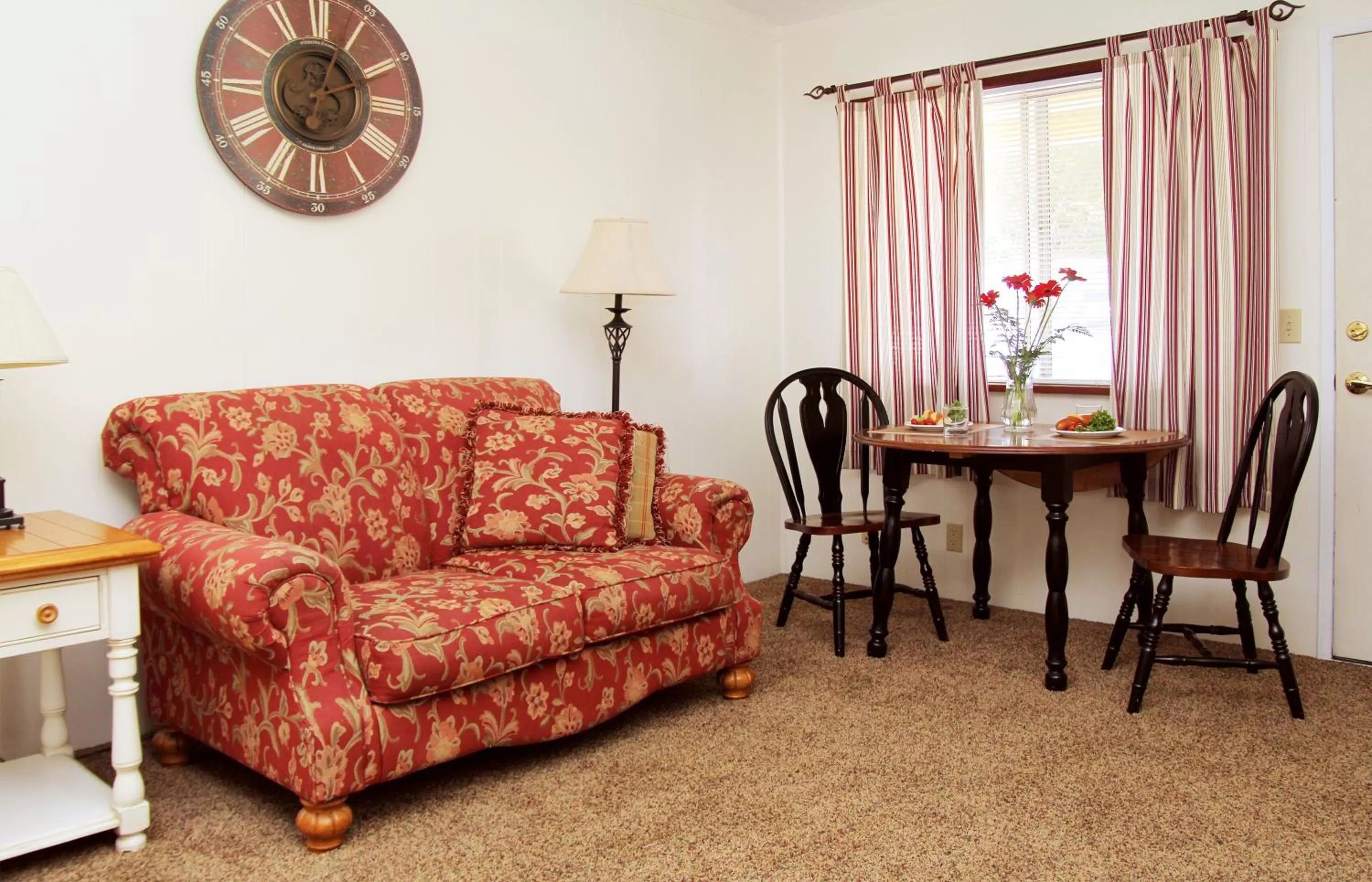 Living room in Redwood Suites