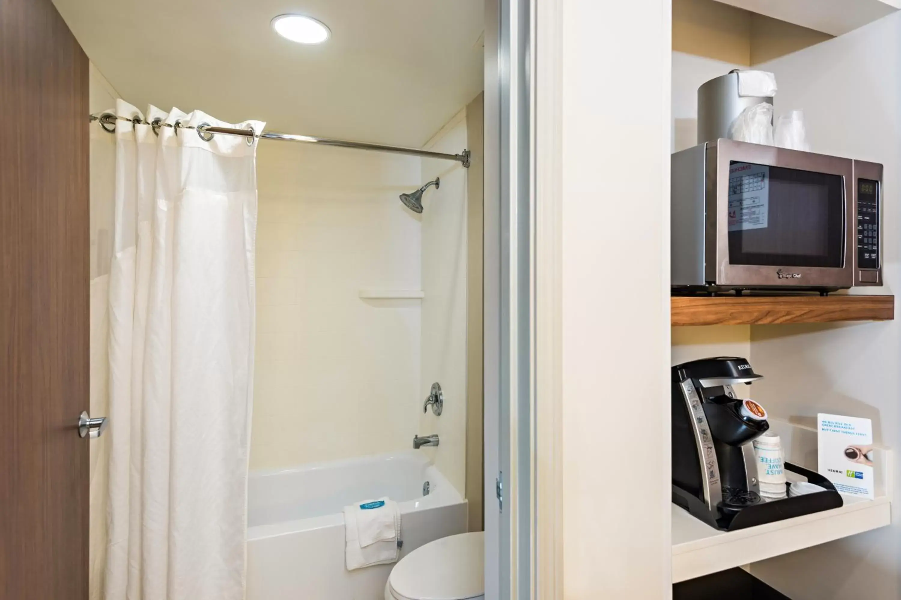 Bathroom in Holiday Inn Express Peoria North - Glendale, an IHG Hotel