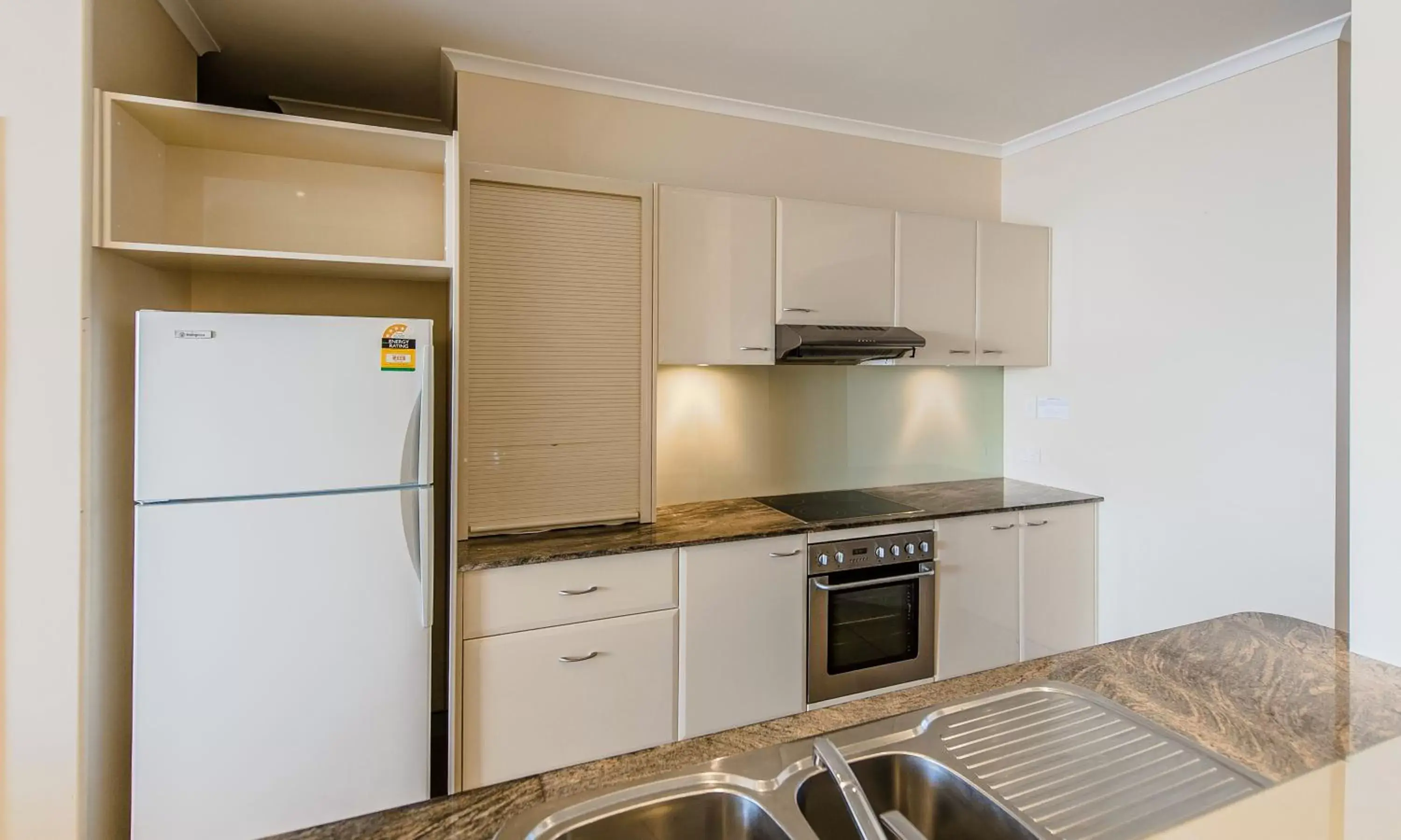 Kitchen or kitchenette, Kitchen/Kitchenette in Sandcastle Apartments