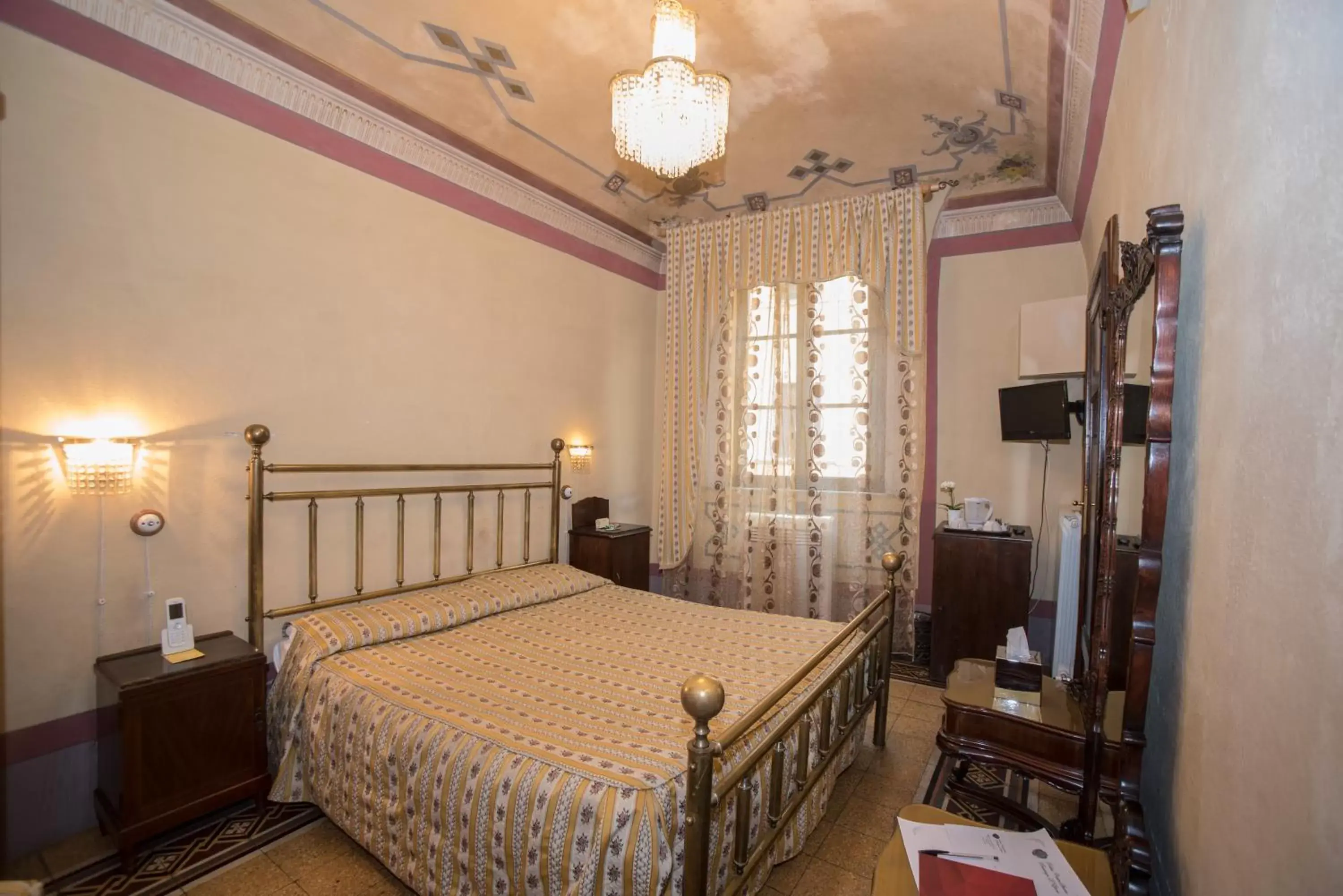 Photo of the whole room, Bed in Relais Centro Storico