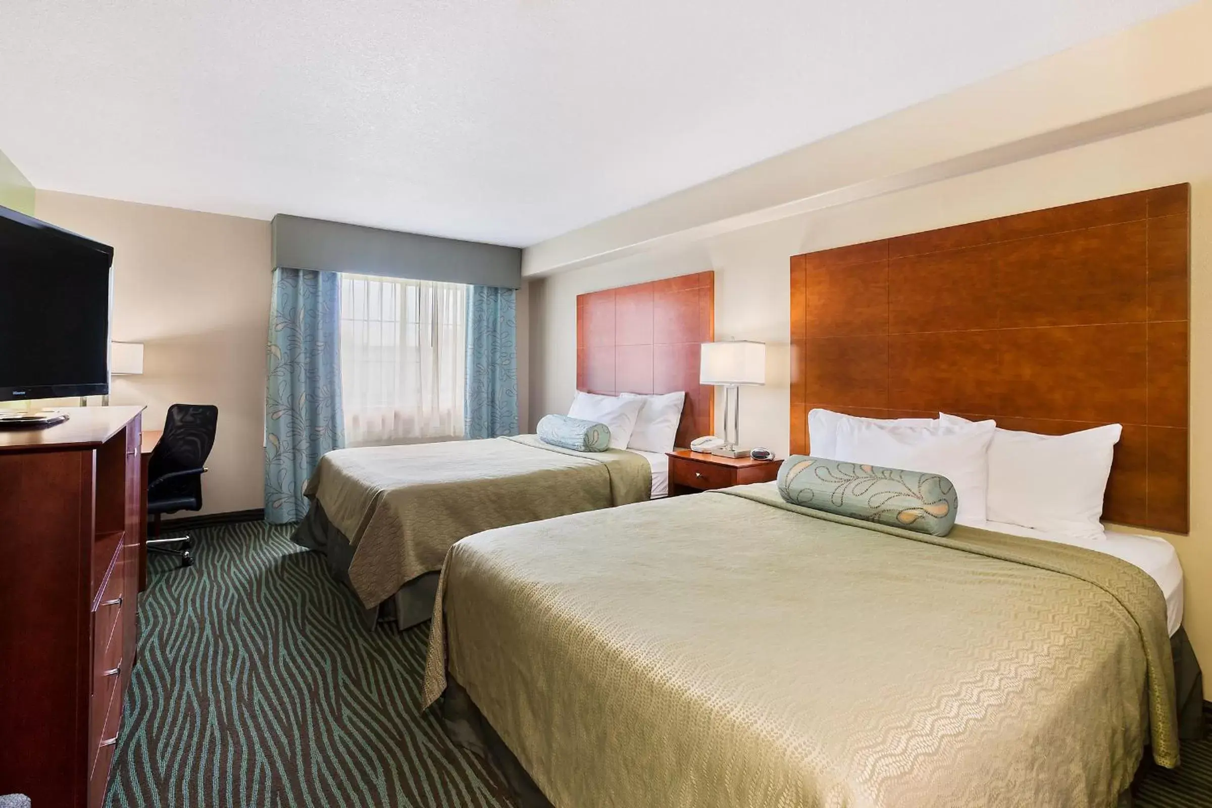 Bedroom, Bed in AmericInn by Wyndham Des Moines Airport