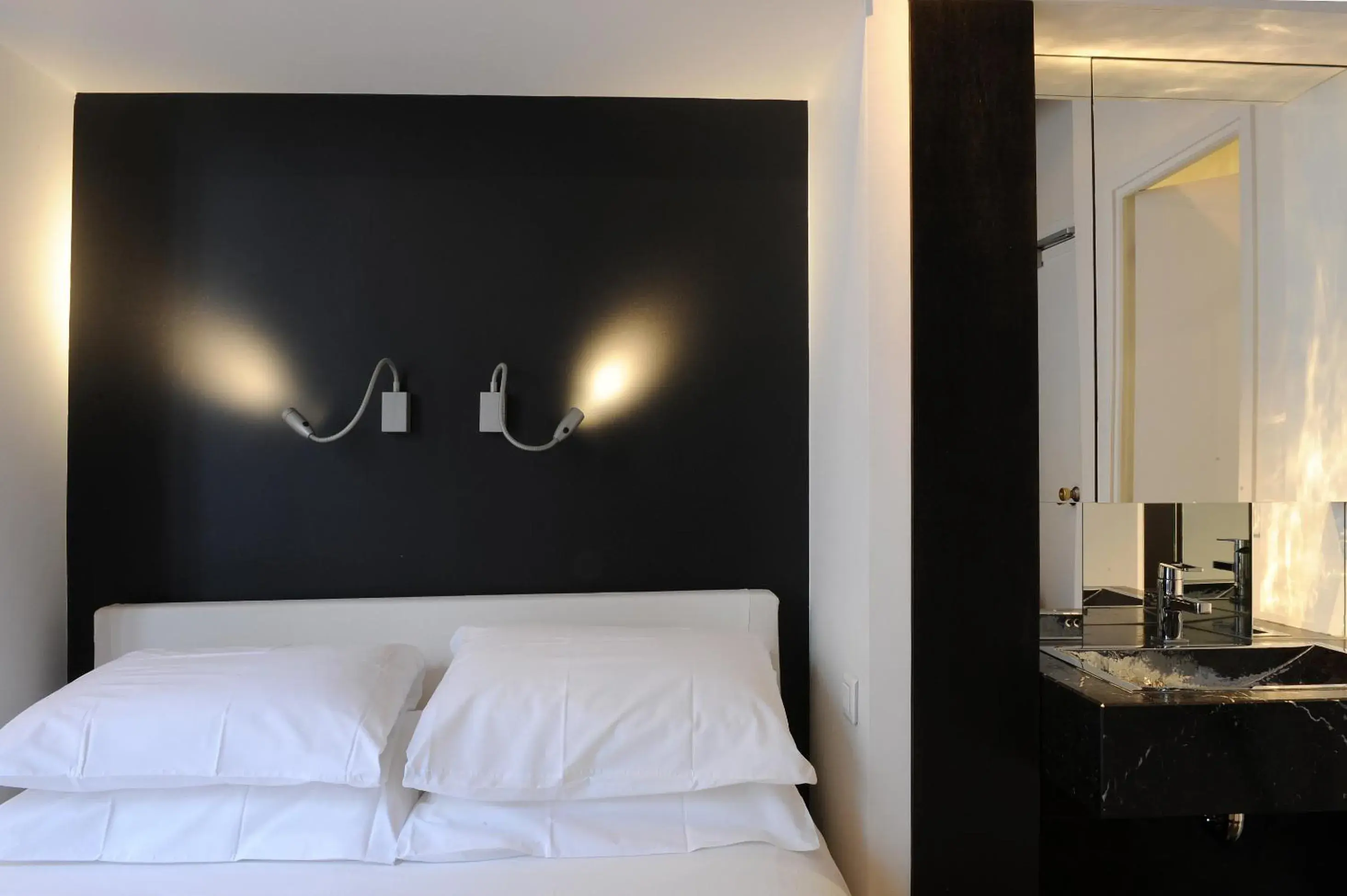 Photo of the whole room, Bed in Boutique Hotel de la Place des Vosges