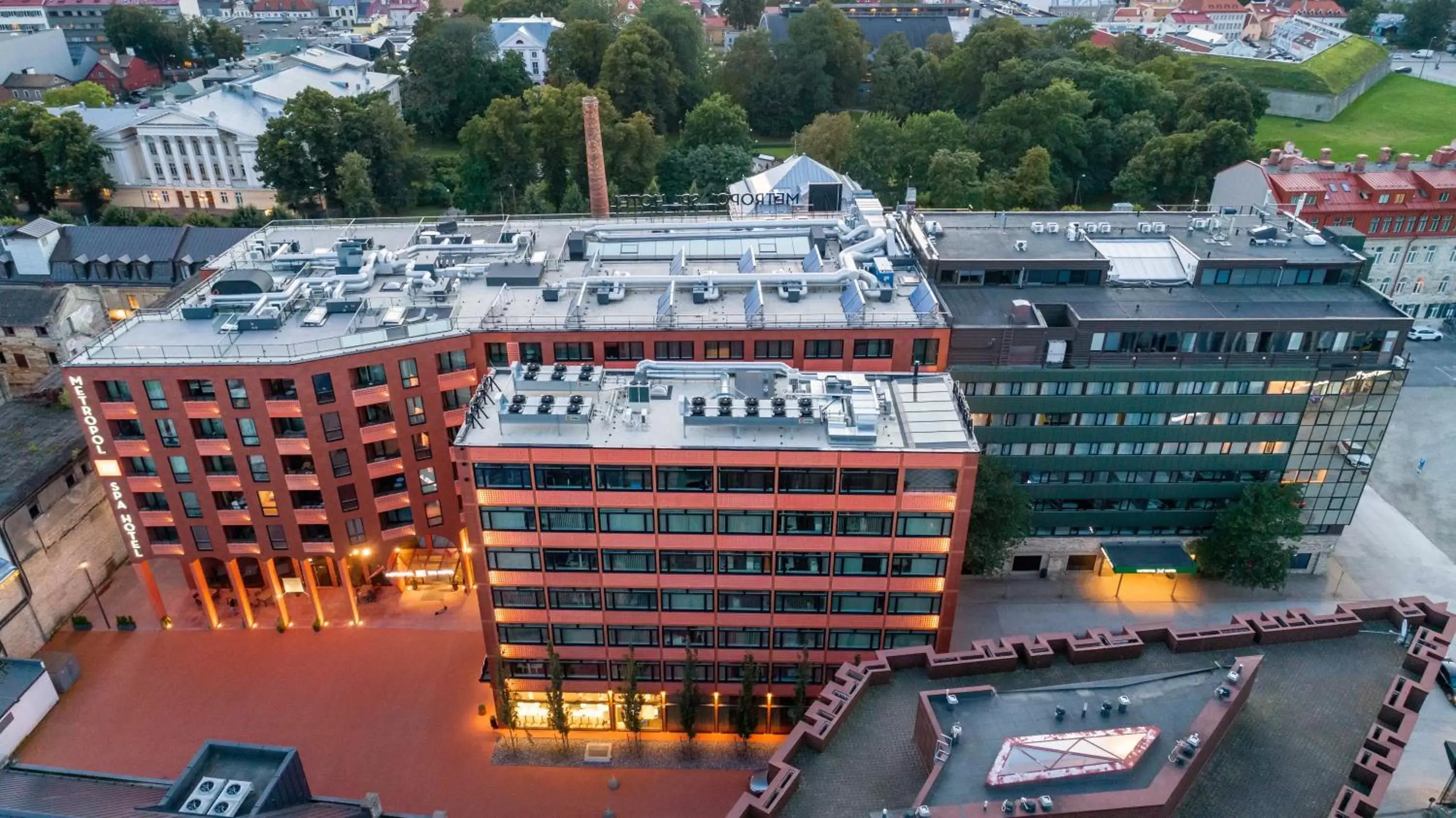 Facade/entrance, Bird's-eye View in Metropol Spa Hotel