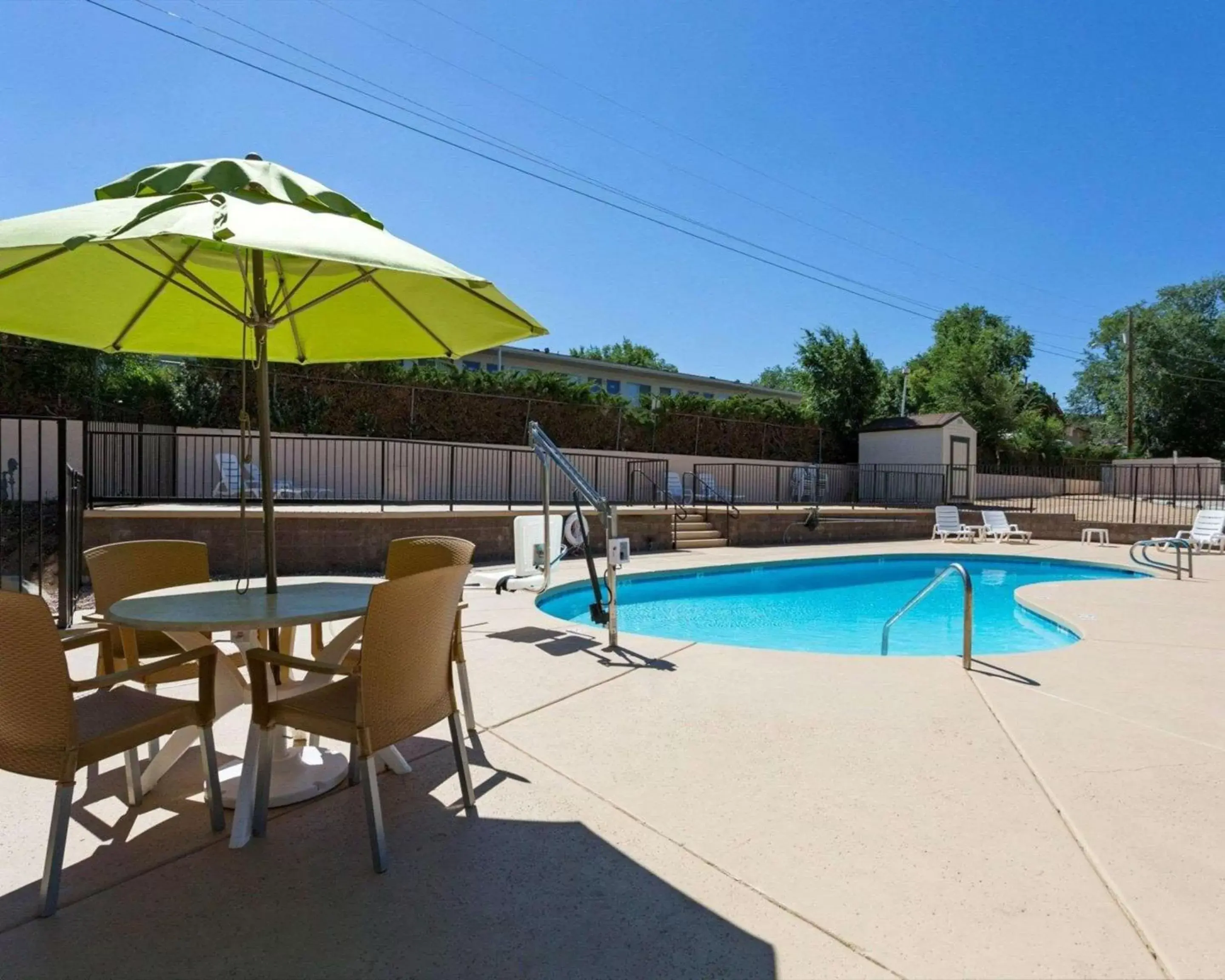Swimming pool in Quality Inn Prescott Swimming pool in Quality Inn Prescott