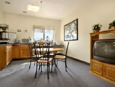 Dining Area in Days Inn by Wyndham Warsaw