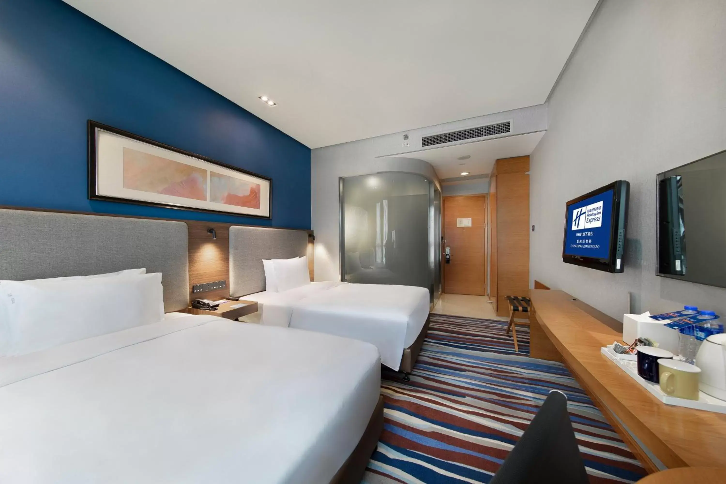 Photo of the whole room, Bed in Holiday Inn Express Chongqing Guanyinqiao , an IHG Hotel