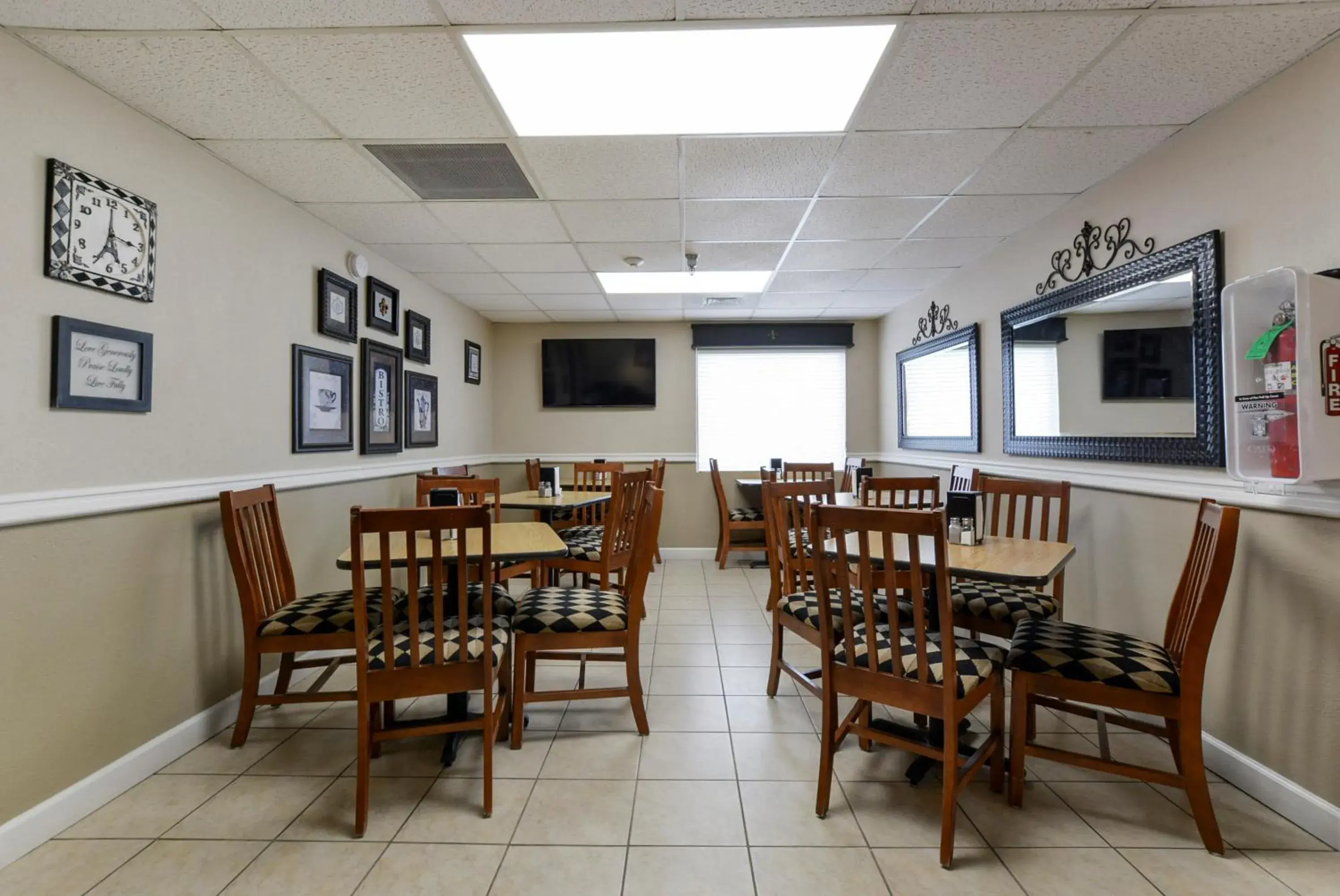 Restaurant/Places to Eat in Grand View Inn & Suites