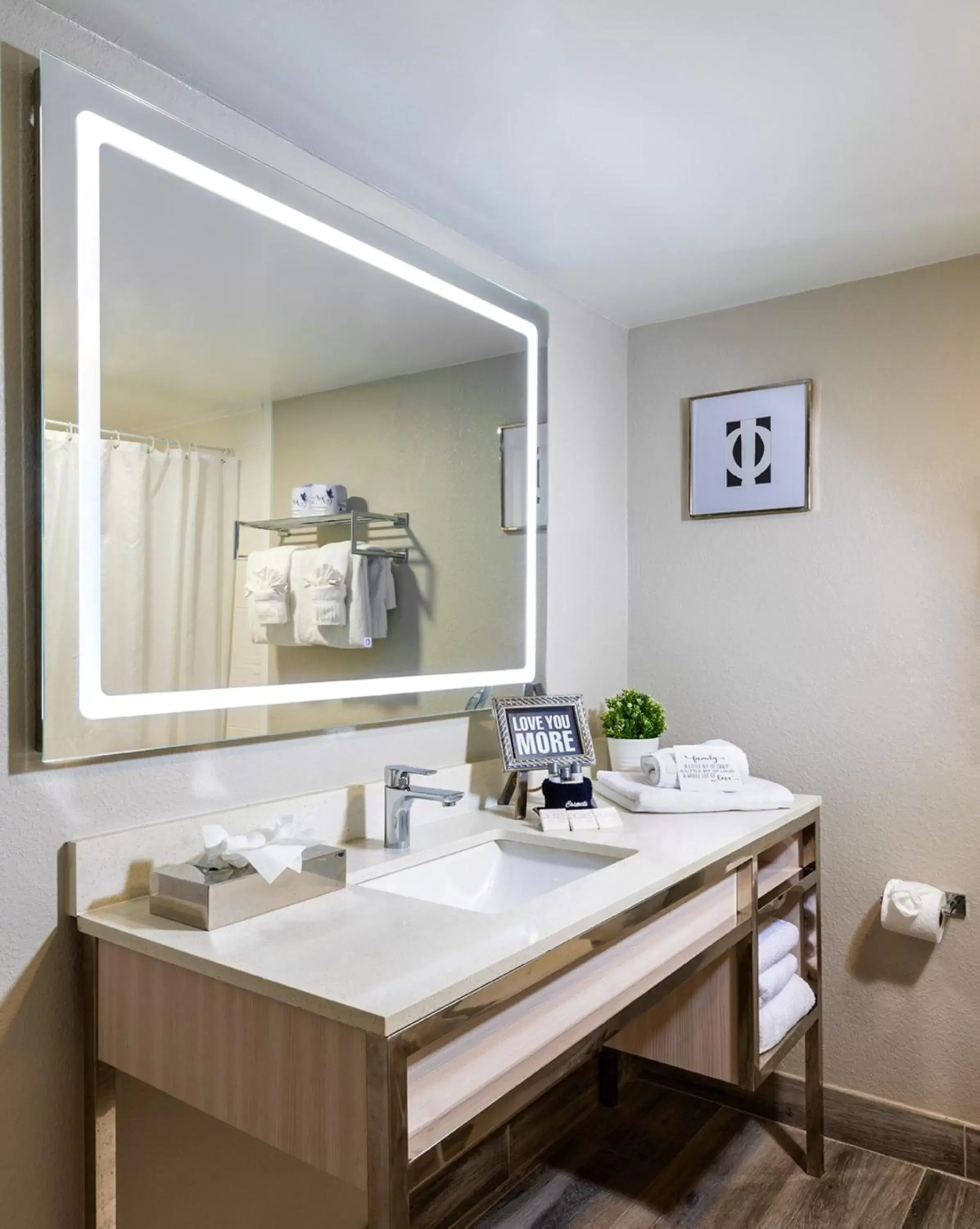 Bathroom, Dining Area in Palazzo Lakeside Hotel