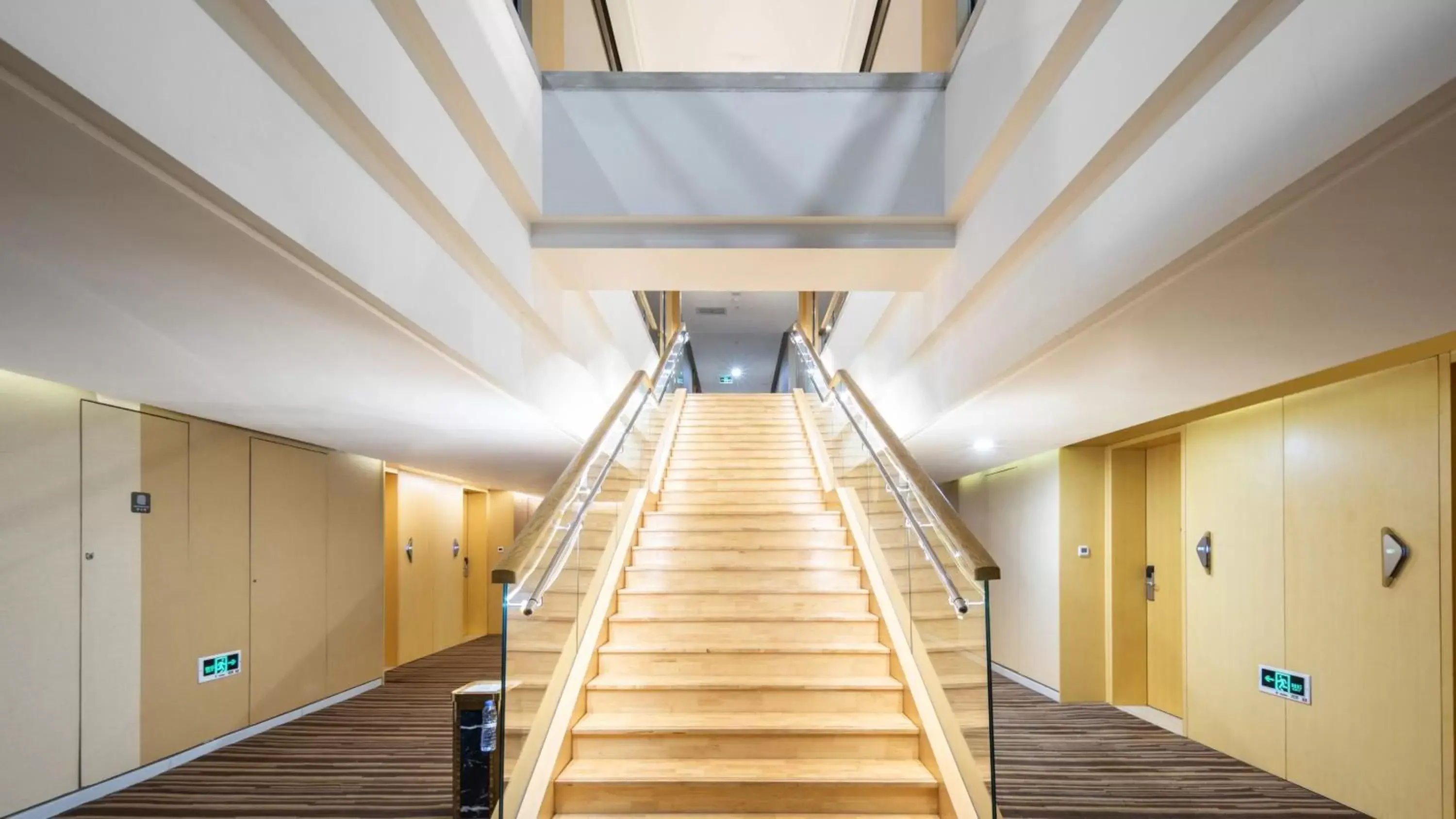 Lobby or reception in Holiday Inn Shijiazhuang Central, an IHG Hotel