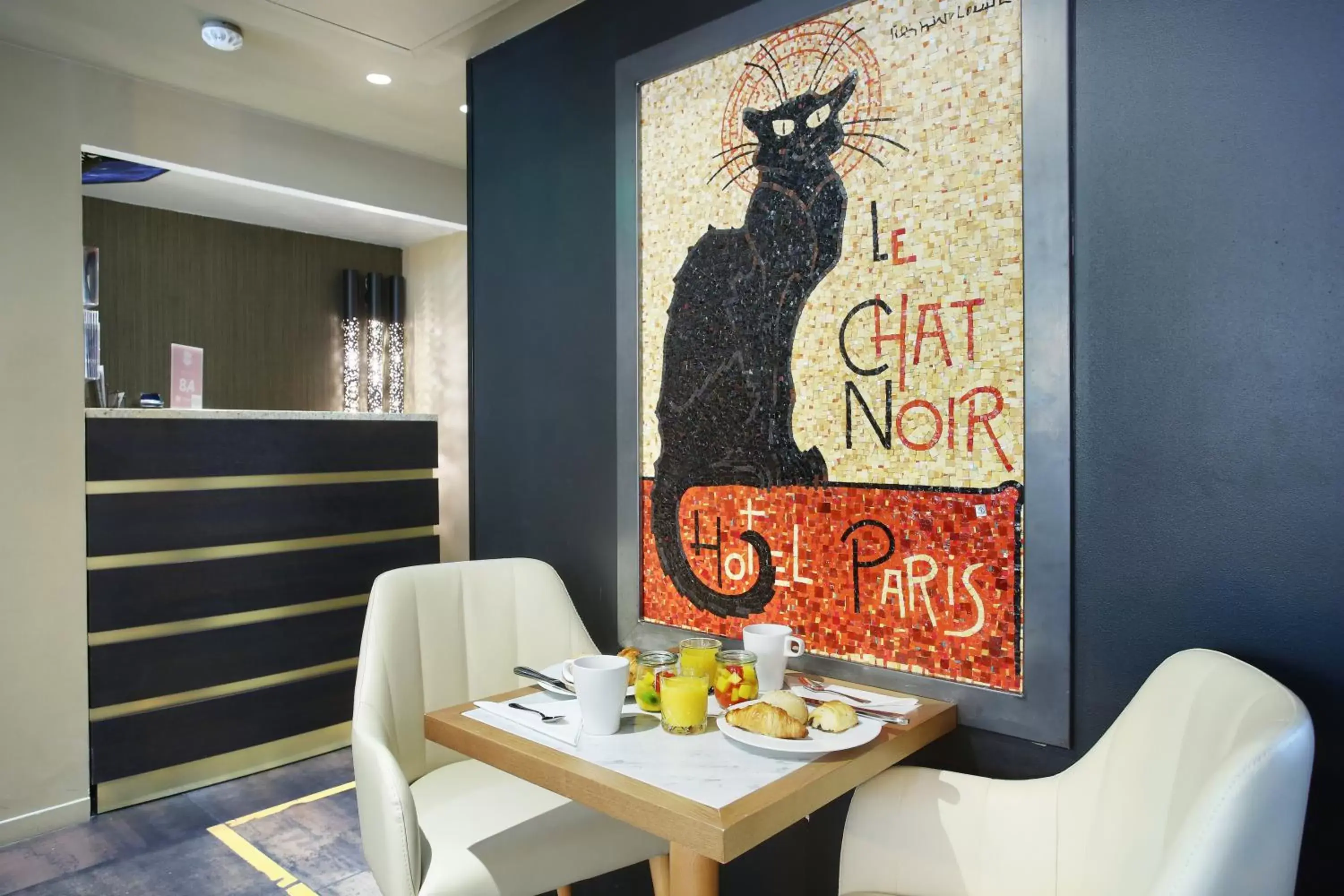 Breakfast in Hotel Le Chat Noir