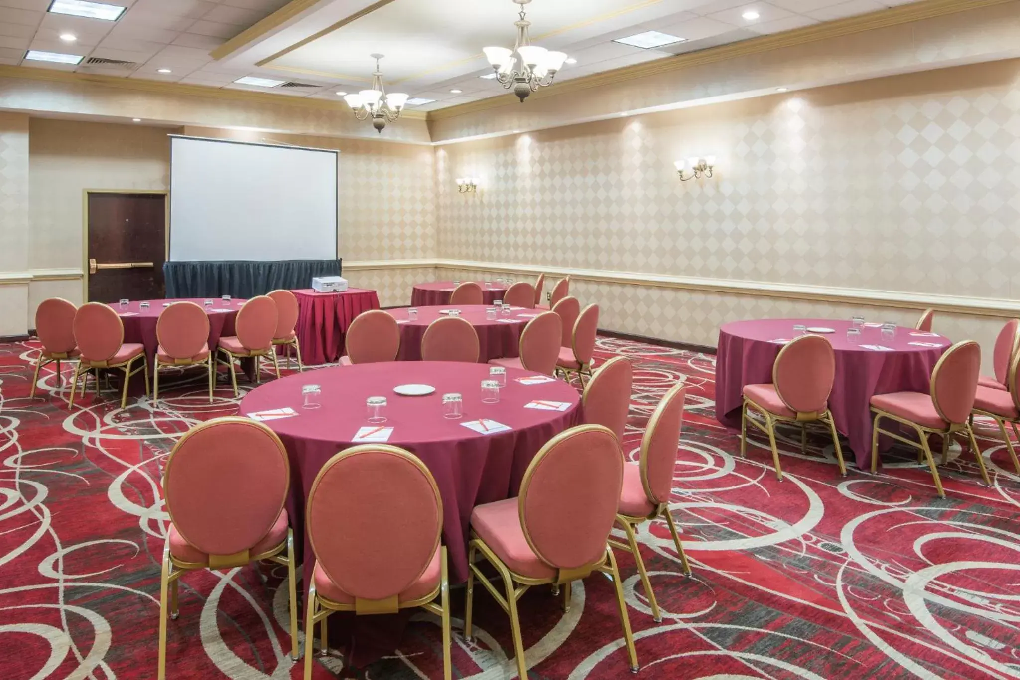 Meeting/conference room in Crowne Plaza Newark Airport, an IHG Hotel