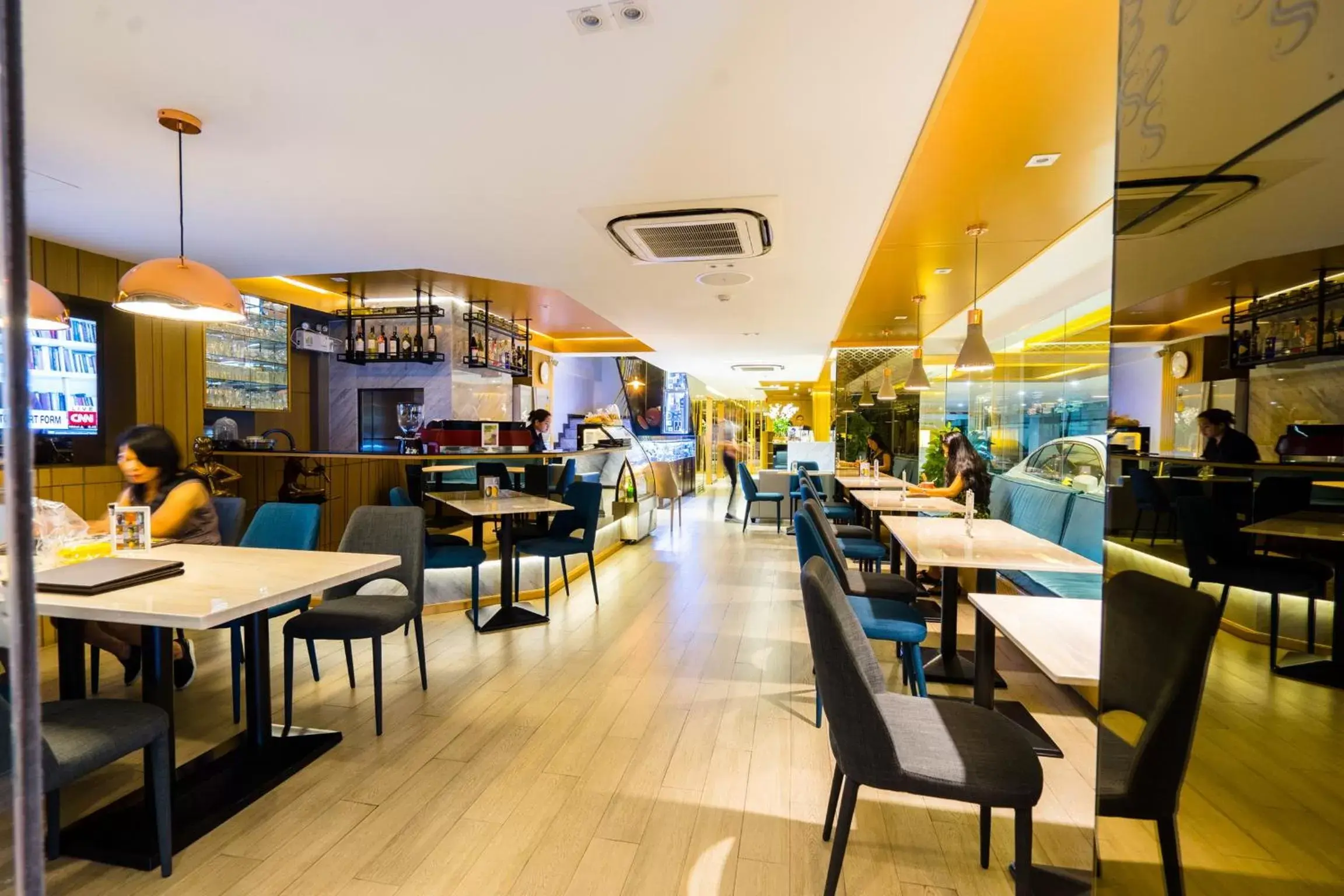 Lounge or bar, Restaurant/Places to Eat in Samran Place Hotel