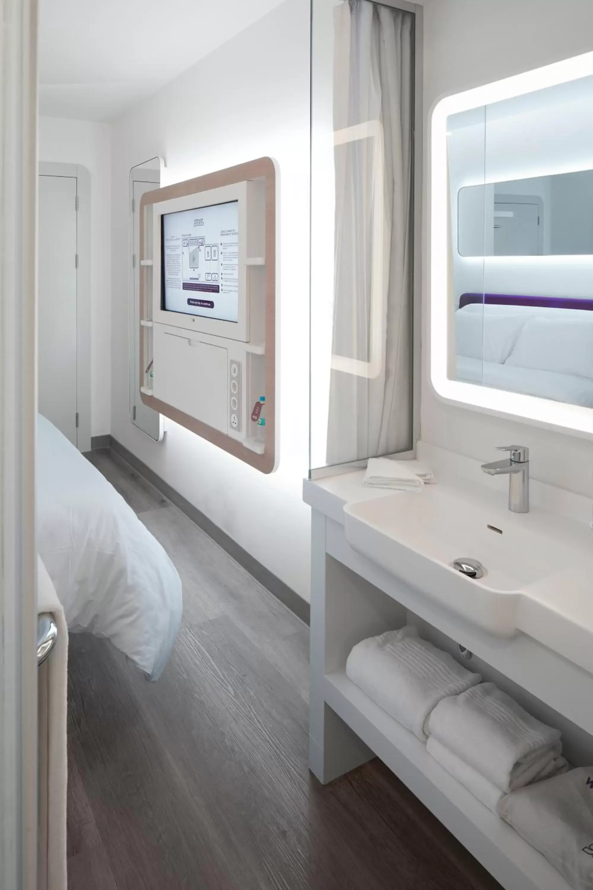 Bed, Bathroom in YOTEL Istanbul Airport, City Entrance