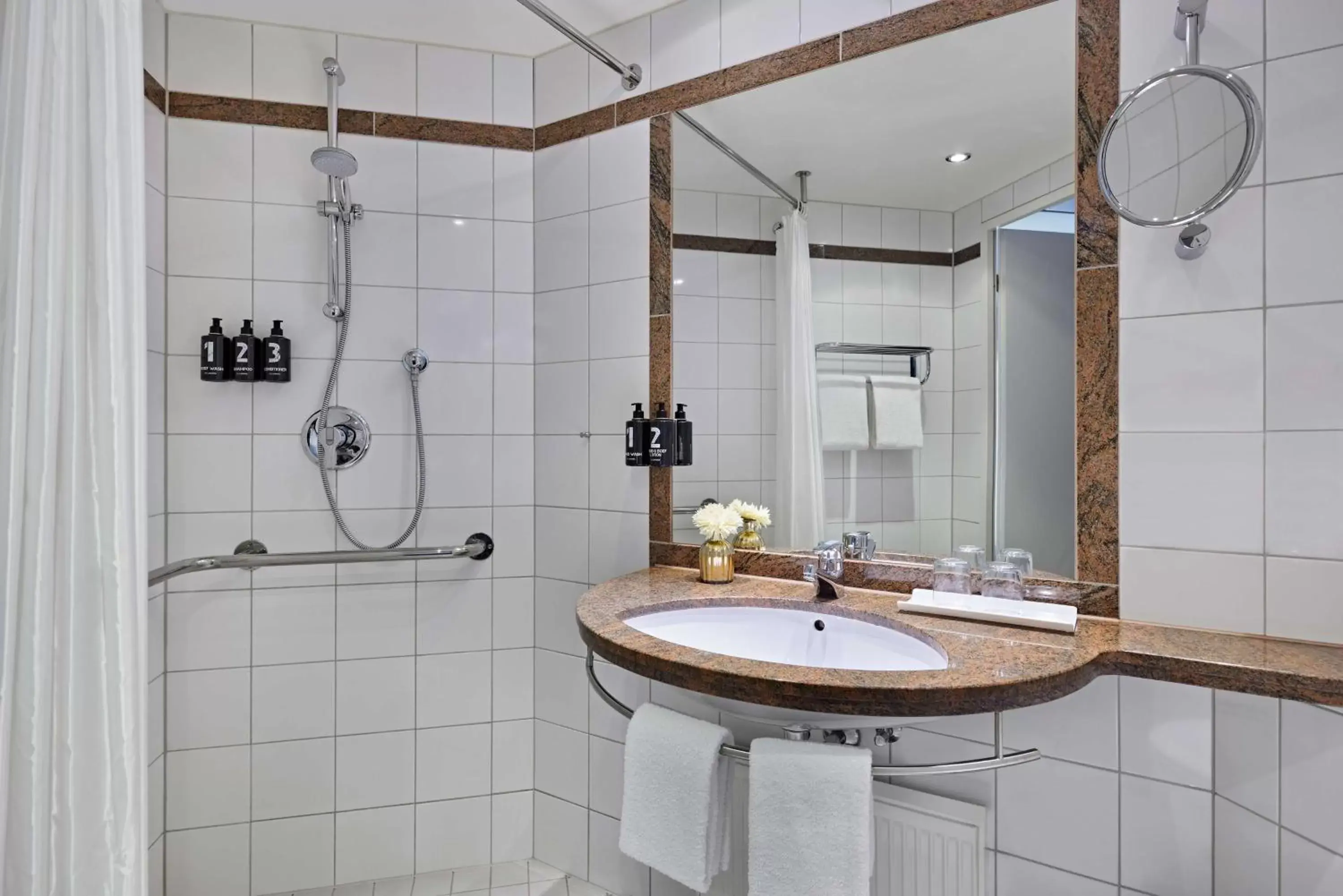 Bathroom in Lindner Hotel Leverkusen BayArena, part of JdV by Hyatt