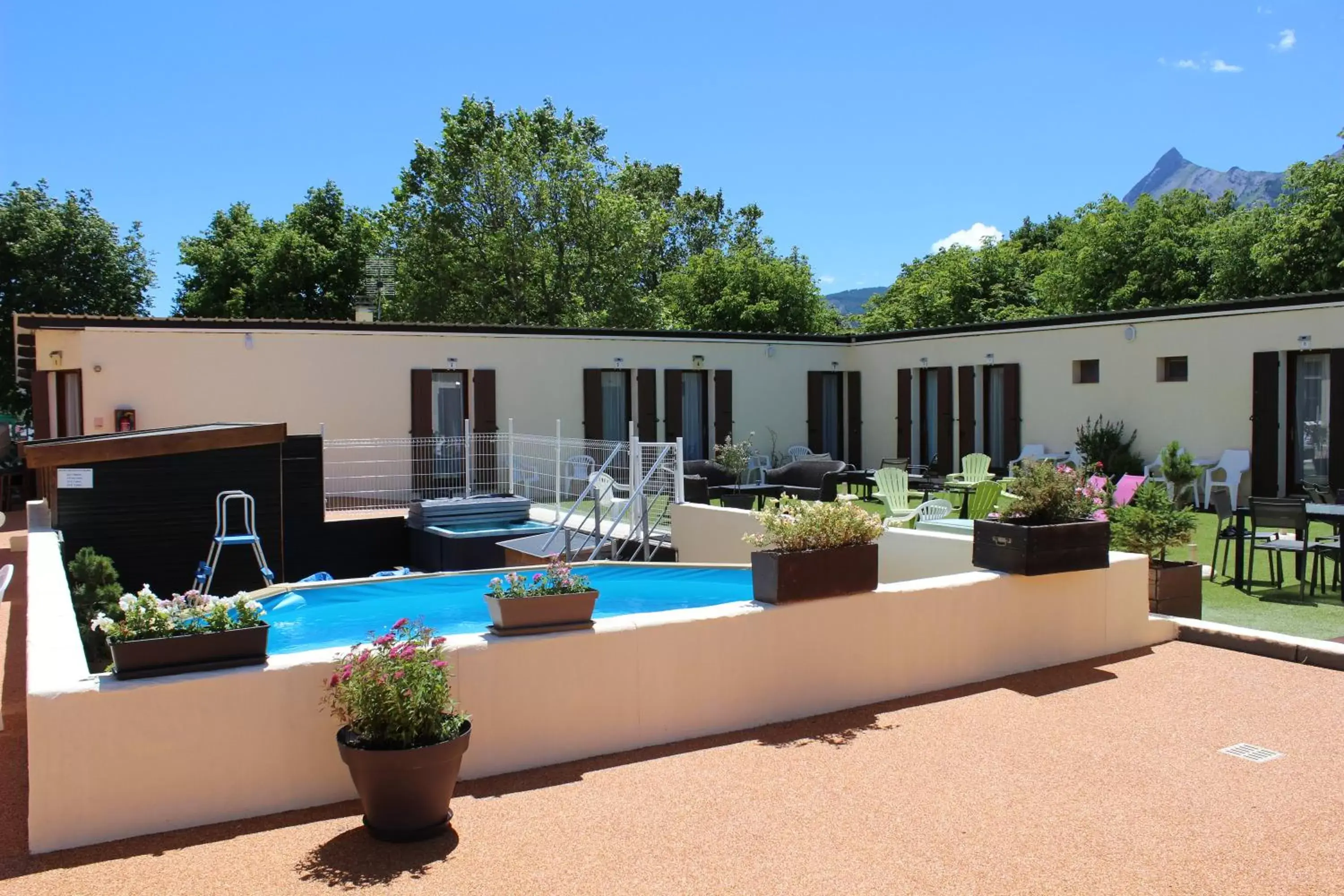 Patio, Swimming Pool in Hotel Le Connetable