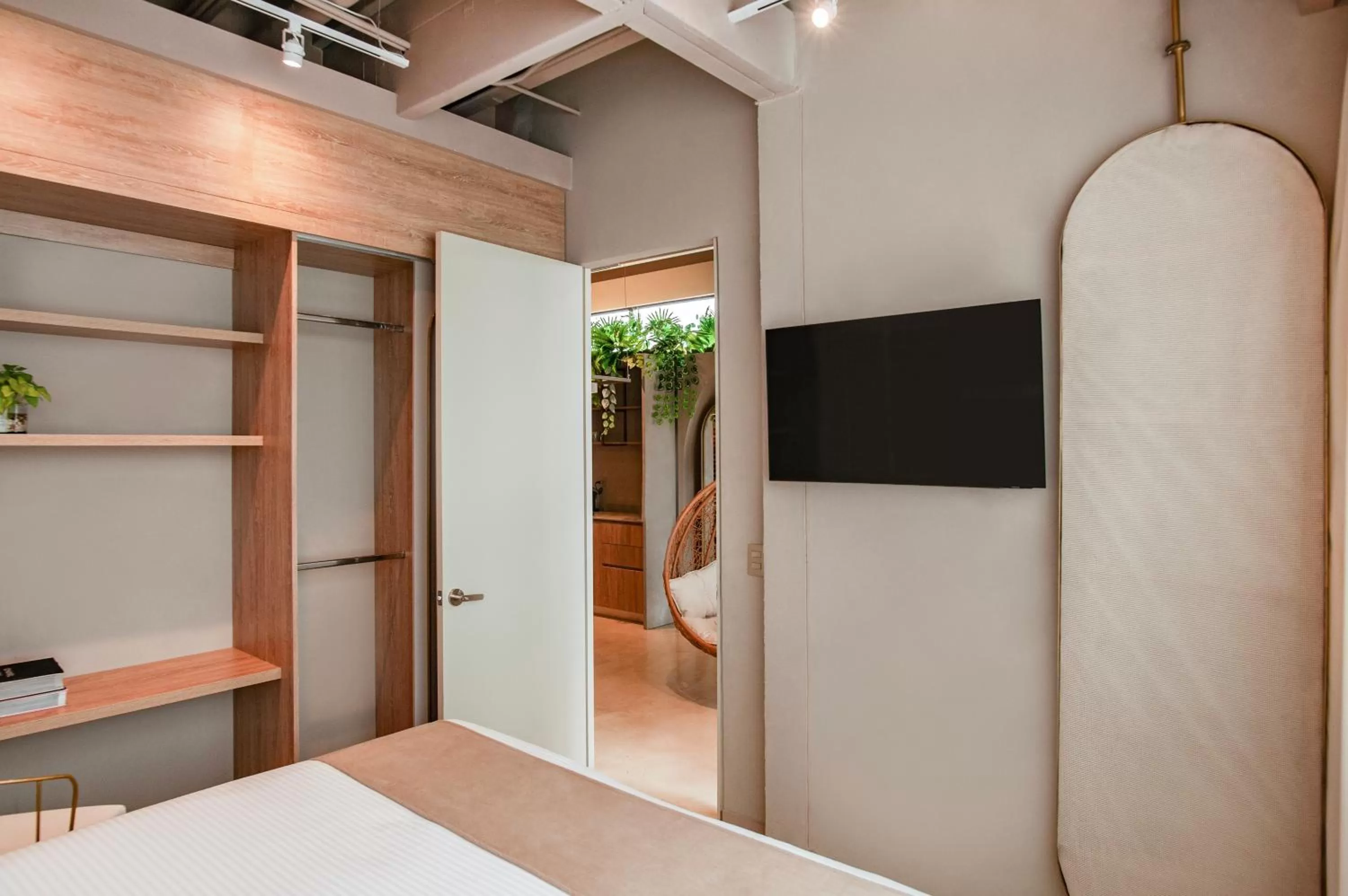 TV and multimedia, Bed in Hemma Bogotá Country Luxury Suites Hotel