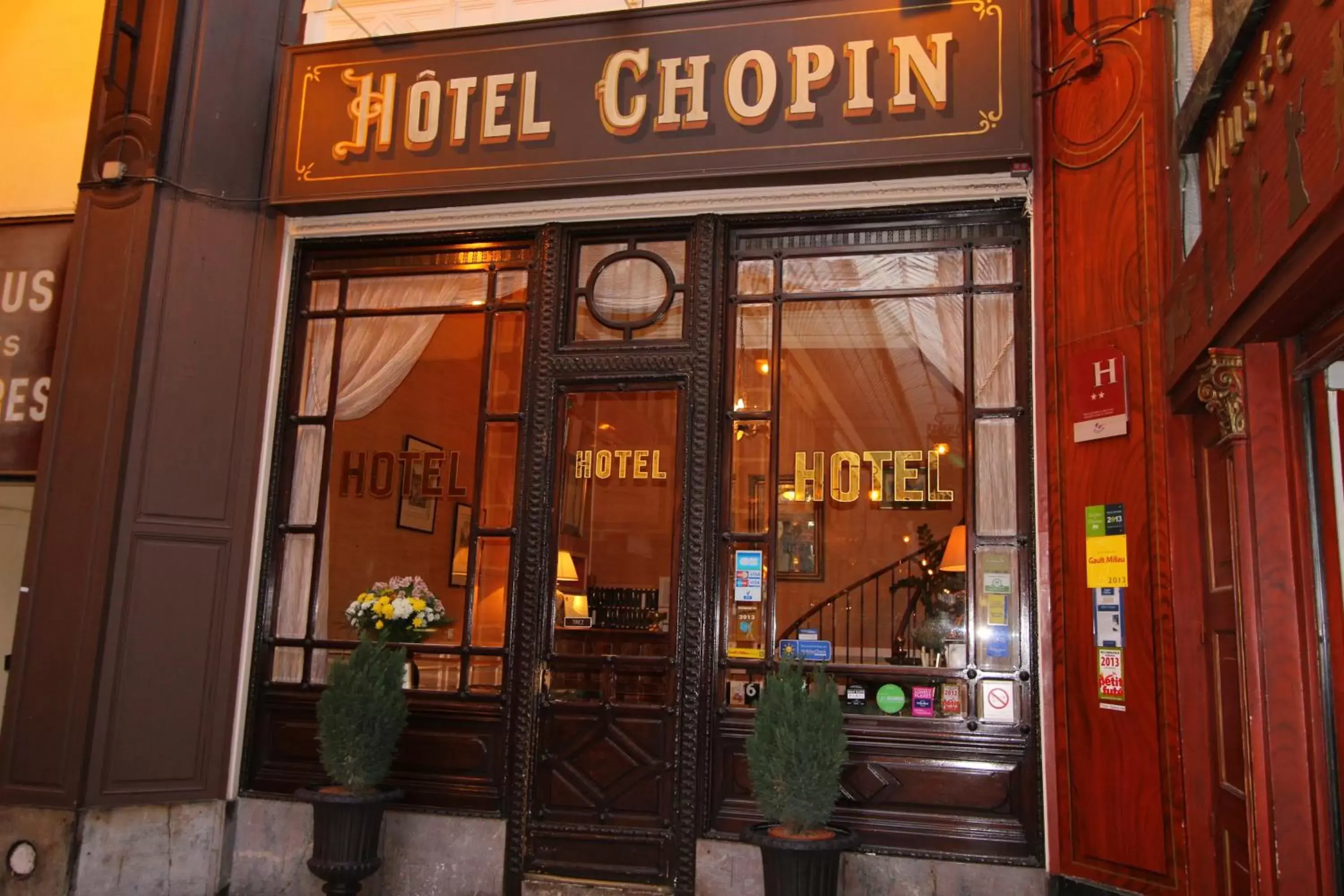 Facade/entrance in Hôtel Chopin