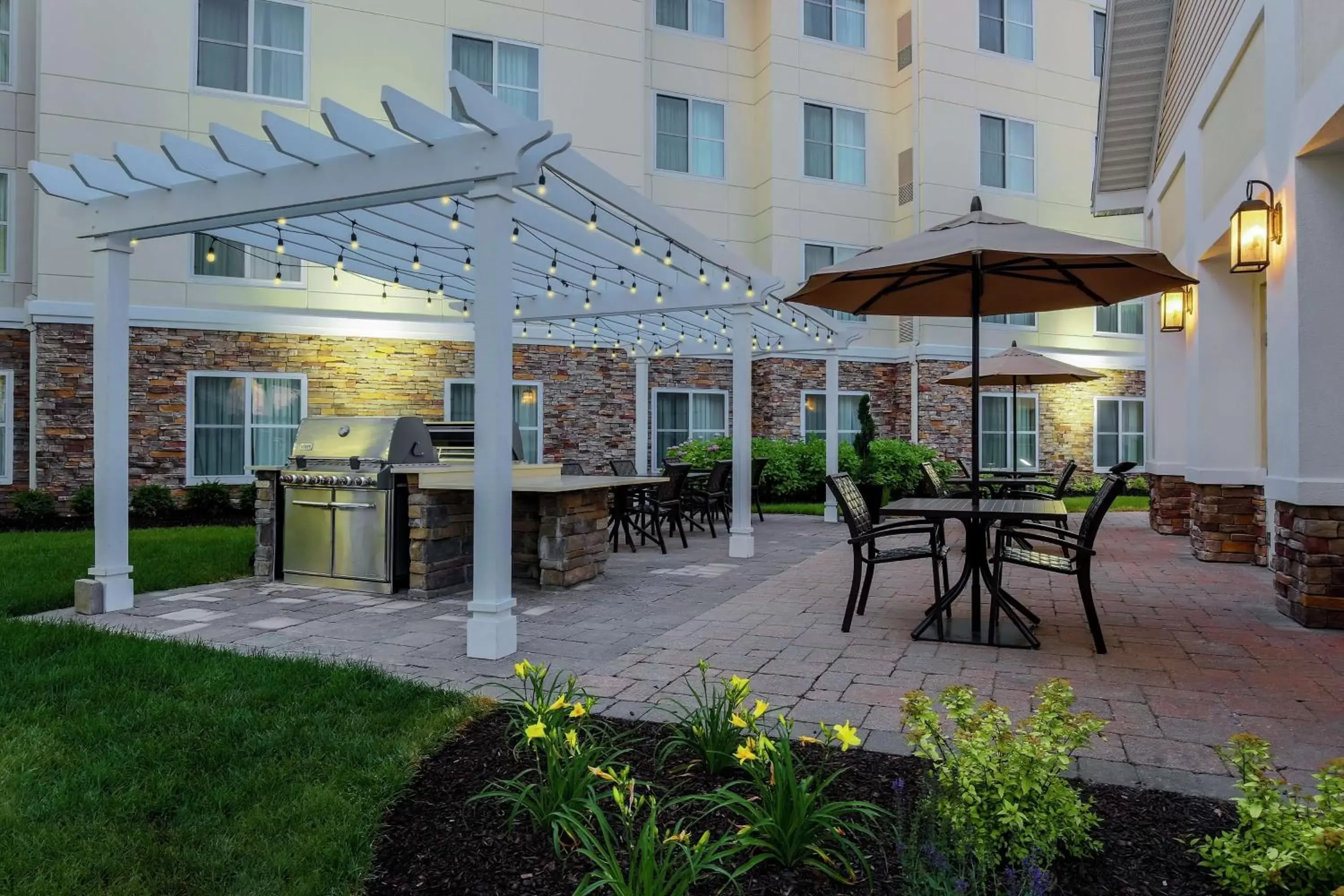 Property building, Restaurant/Places to Eat in Homewood Suites by Hilton Long Island-Melville