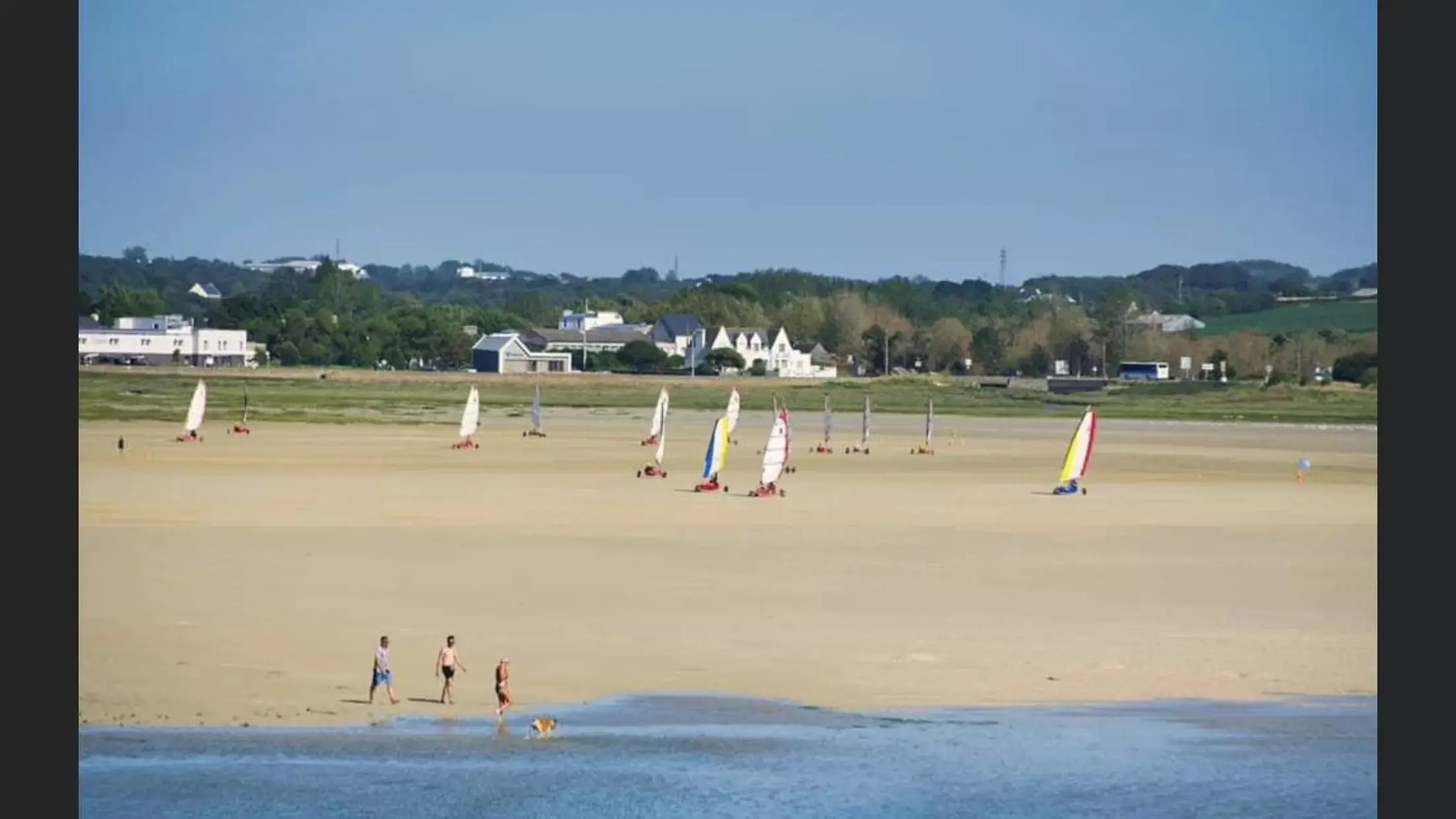 Activities, Beach in TREAS GLAZ