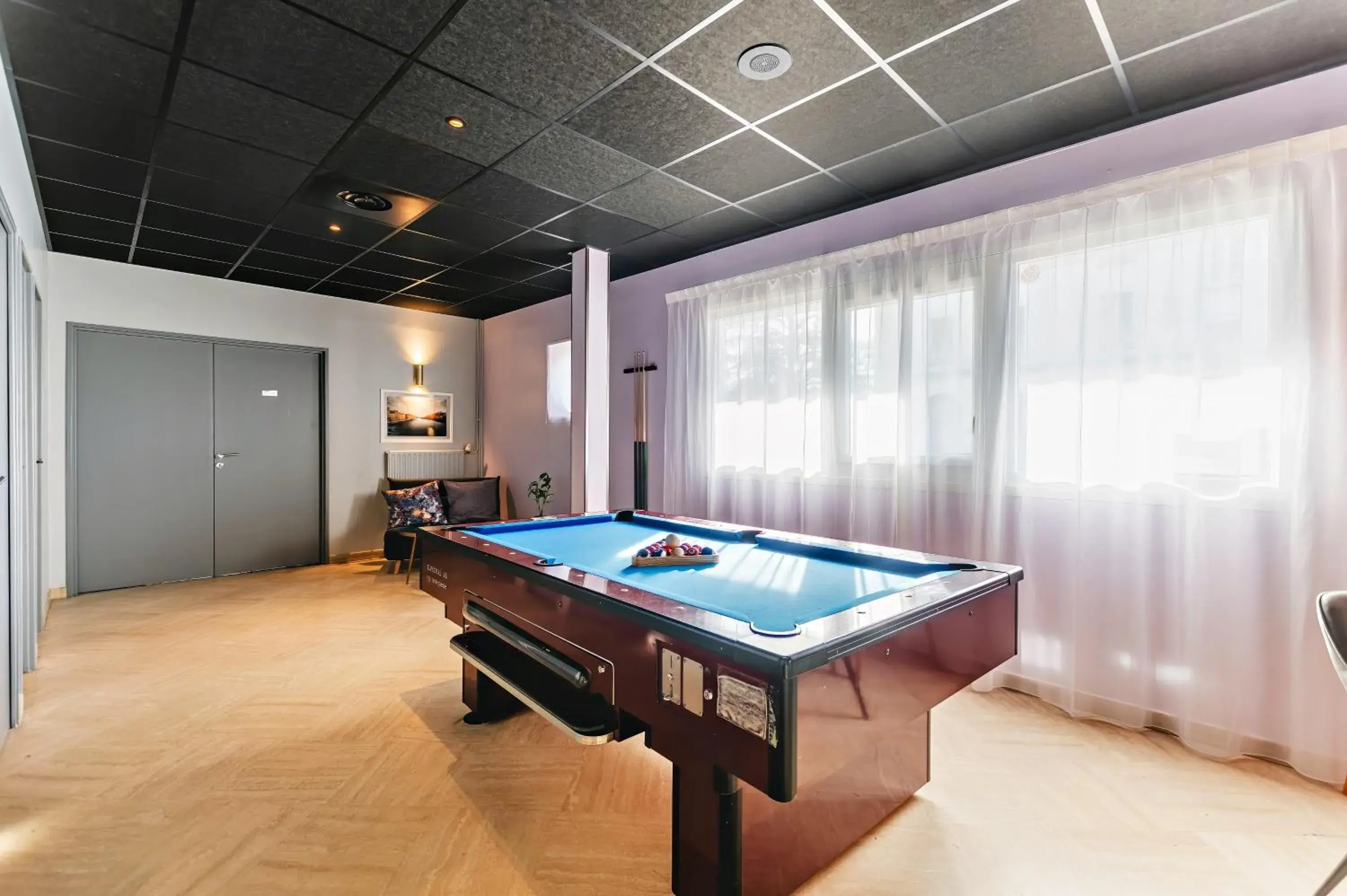 Toilet, Billiards in Inter-Hotel Eclipse Lyon-Décines