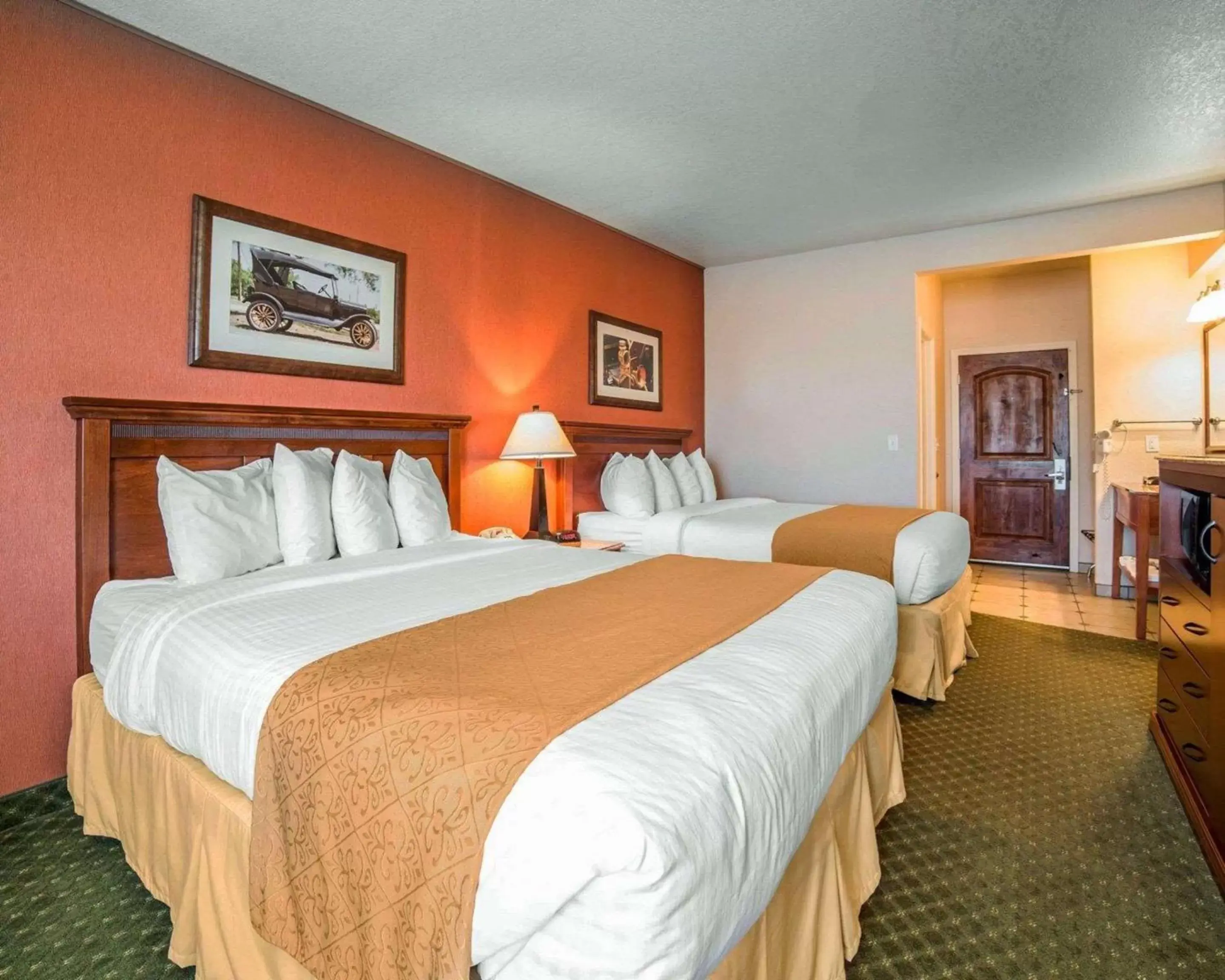 Photo of the whole room, Bed in Quality Inn Winnemucca- Model T Casino