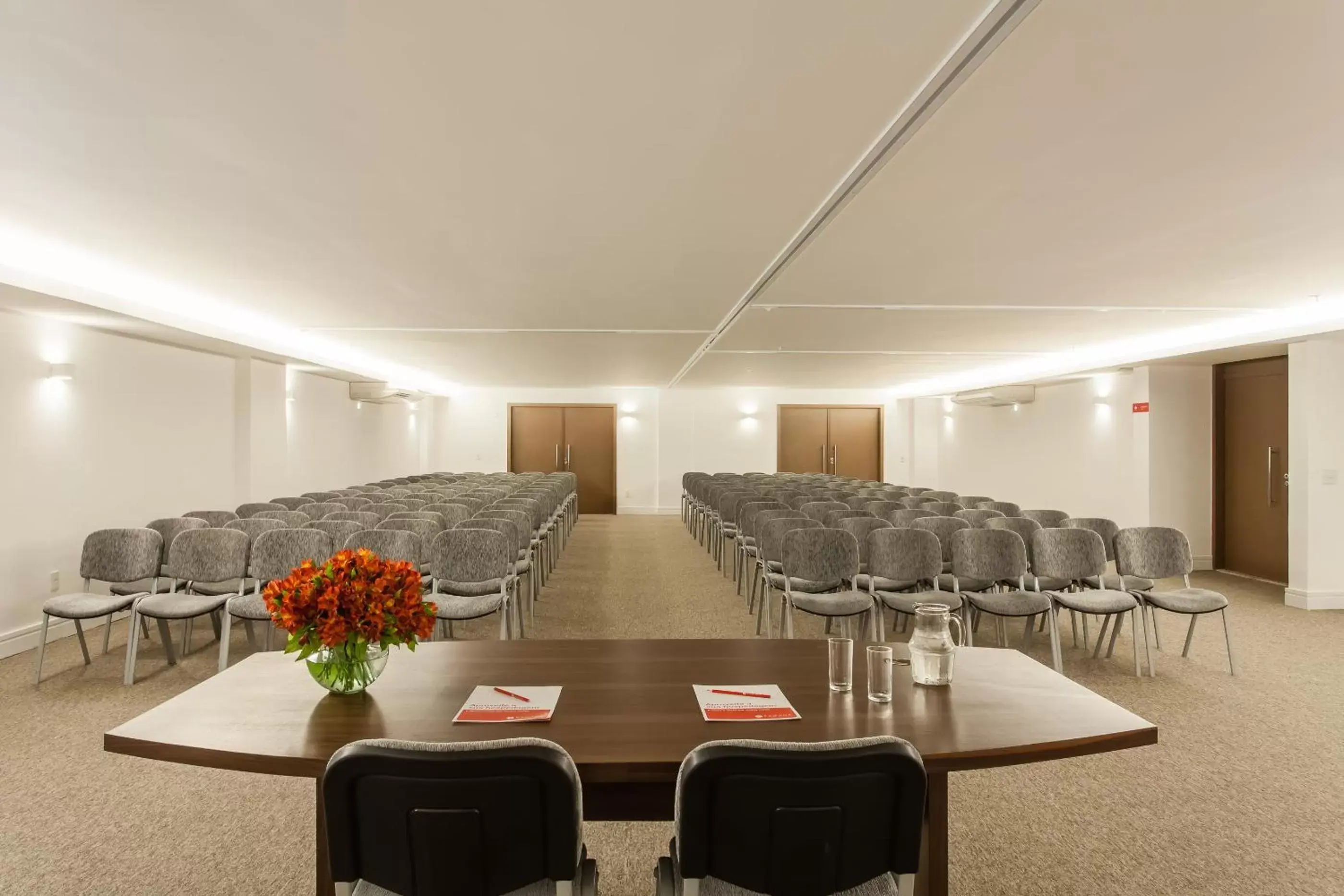 Meeting/conference room in Ramada Hotel & Suites Campos Pelinca