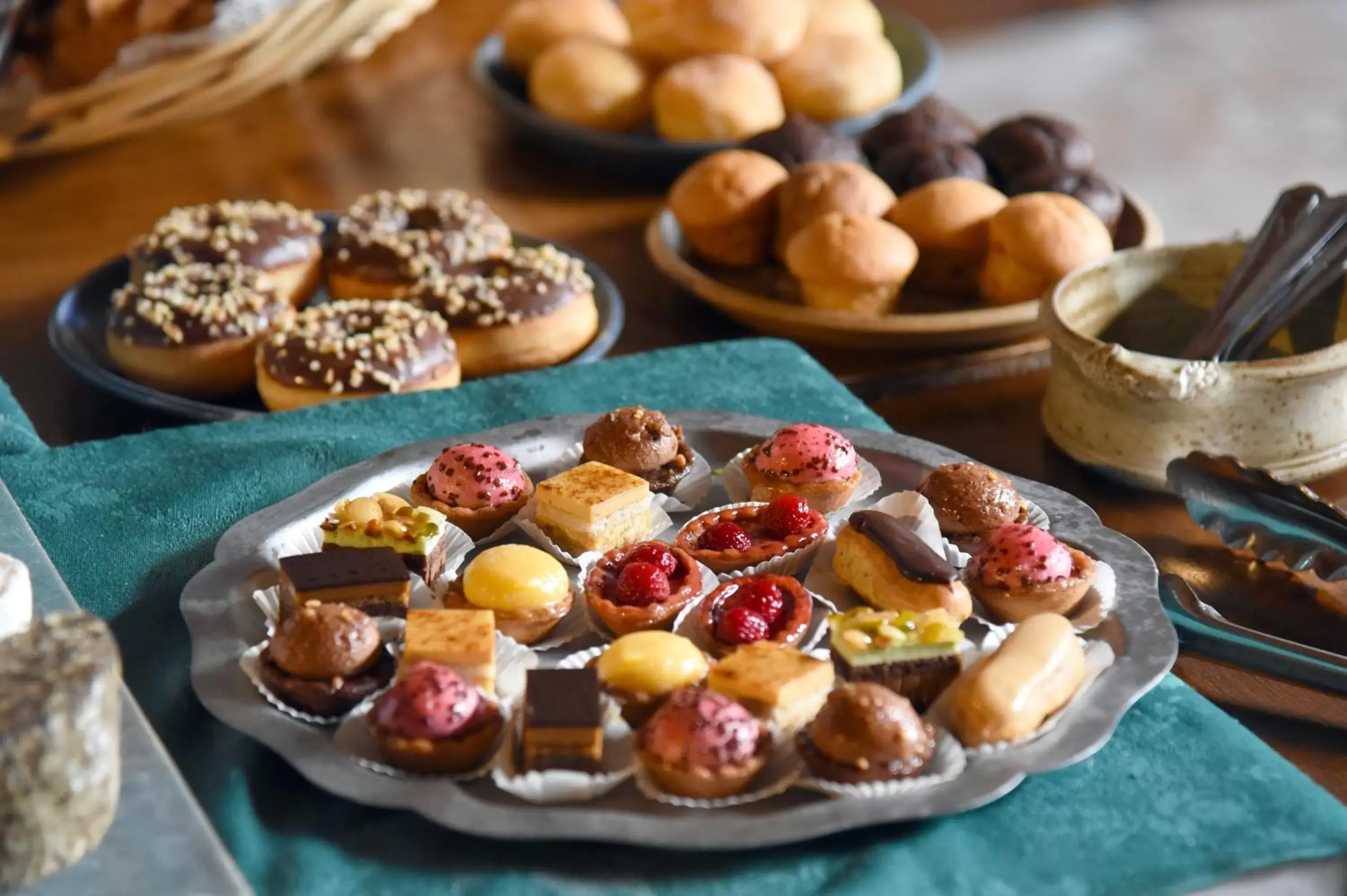 Buffet breakfast in Loc'Hotel Alpen Sports