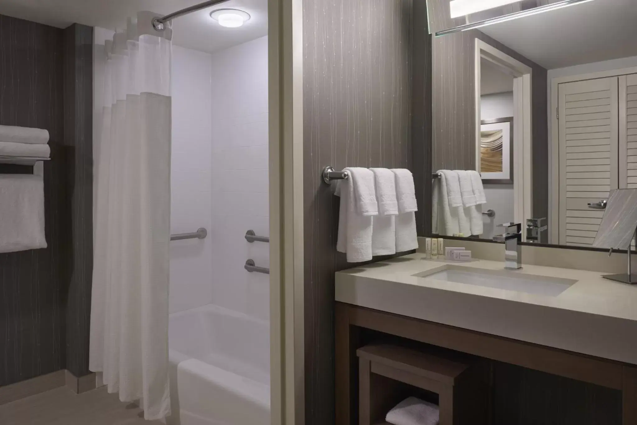 Bathroom in Courtyard by Marriott Toronto Airport