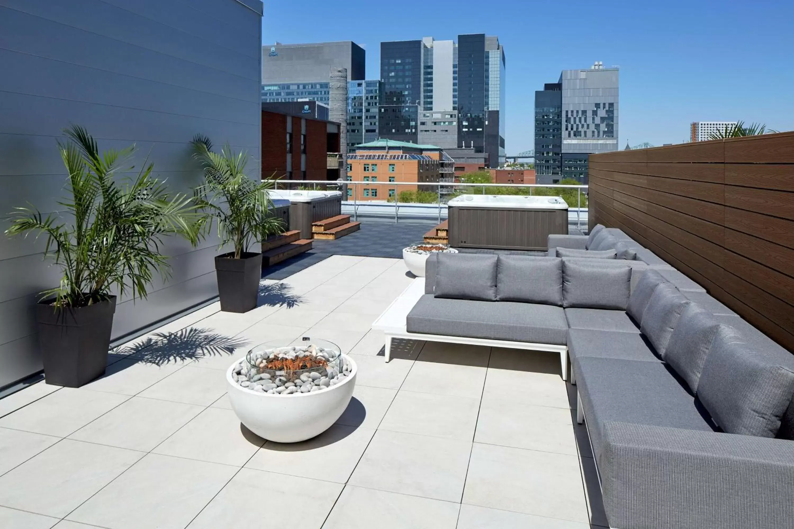 Patio in Homewood Suites By Hilton Montreal Downtown