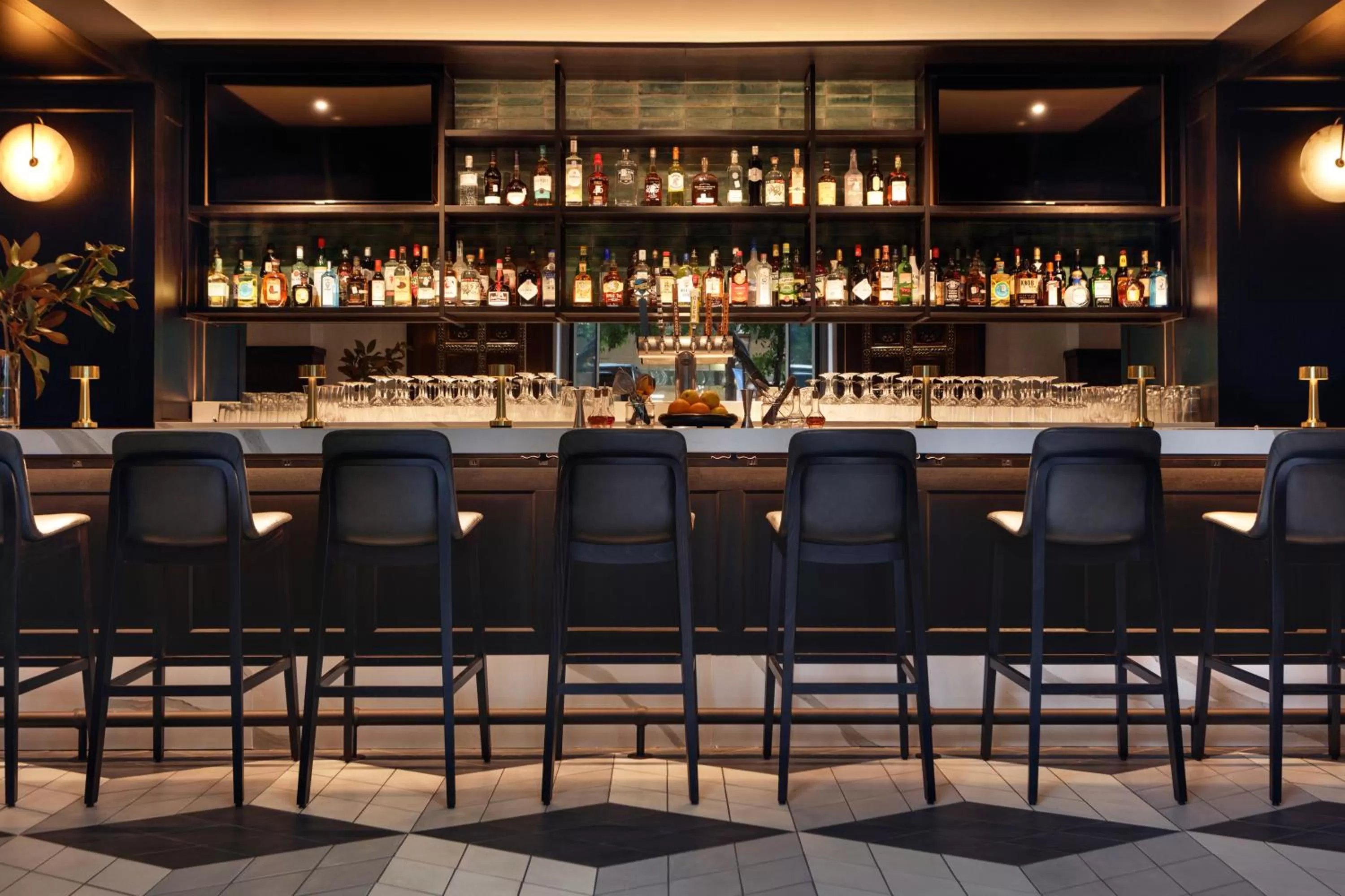 Lounge or bar in Kimpton - Harper Hotel by IHG