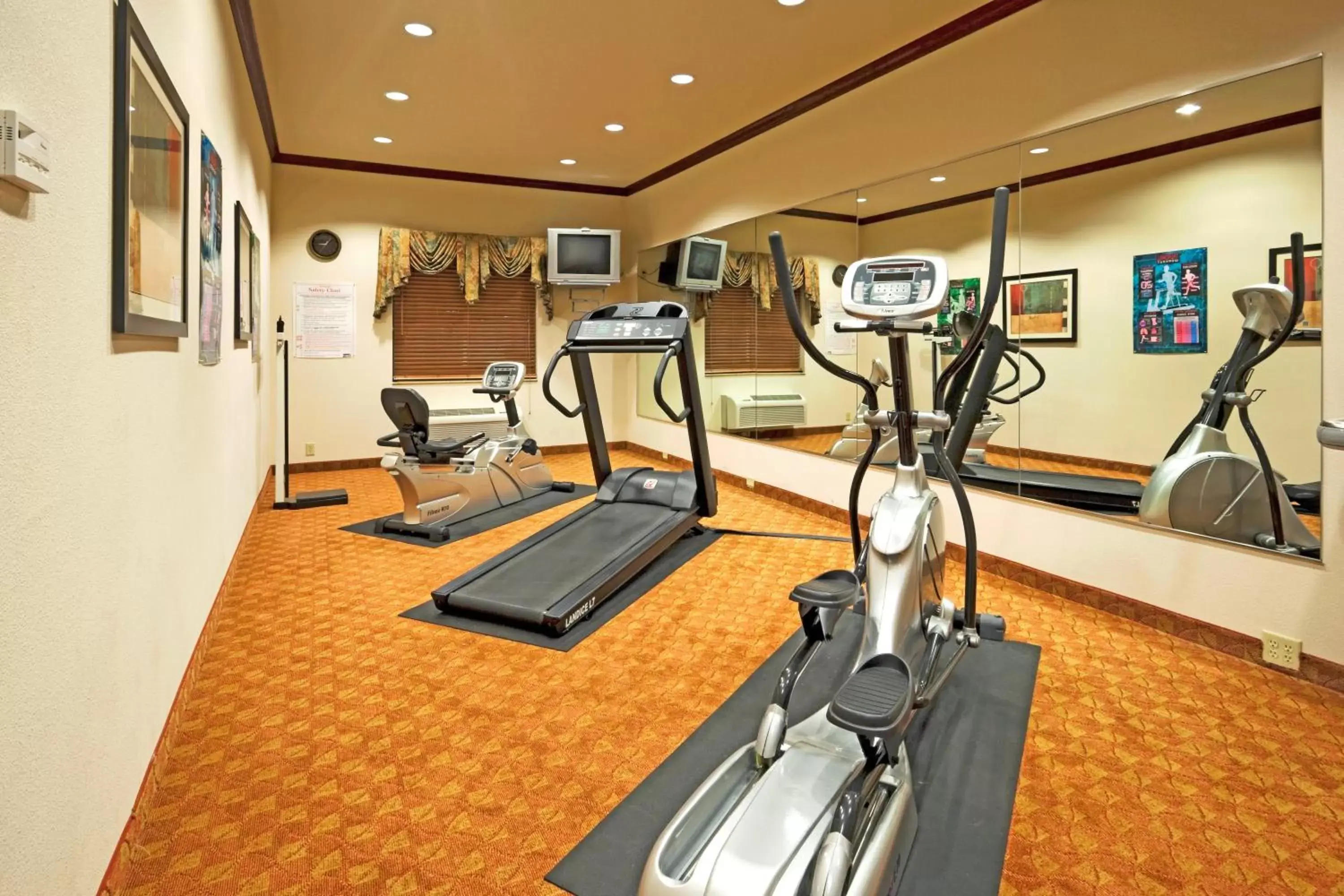 Fitness centre/facilities, Fitness Center/Facilities in Holiday Inn Express Hotel and Suites Athens, an IHG Hotel