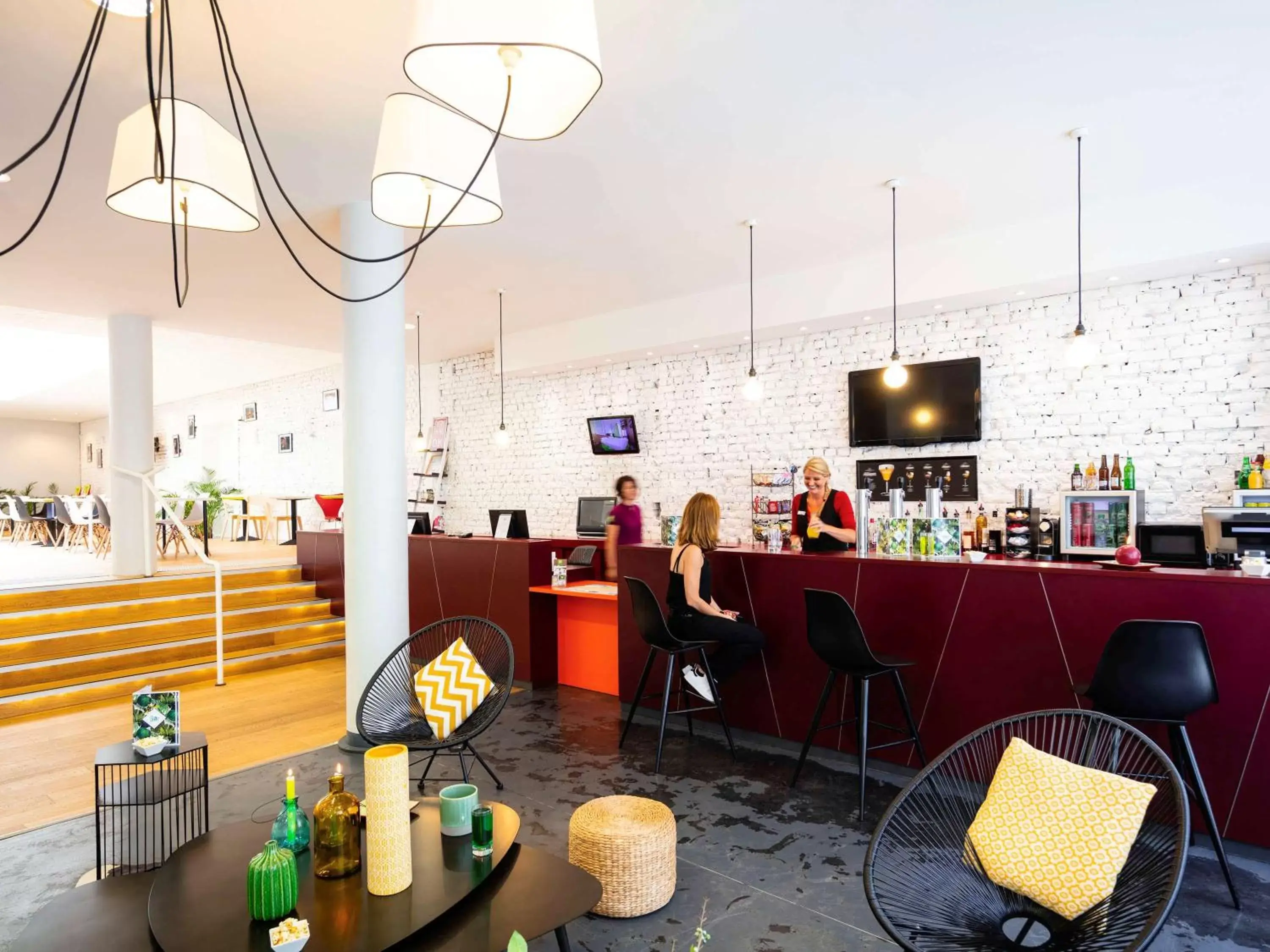 Lounge or bar, Restaurant/Places to Eat in ibis Styles Calais Centre