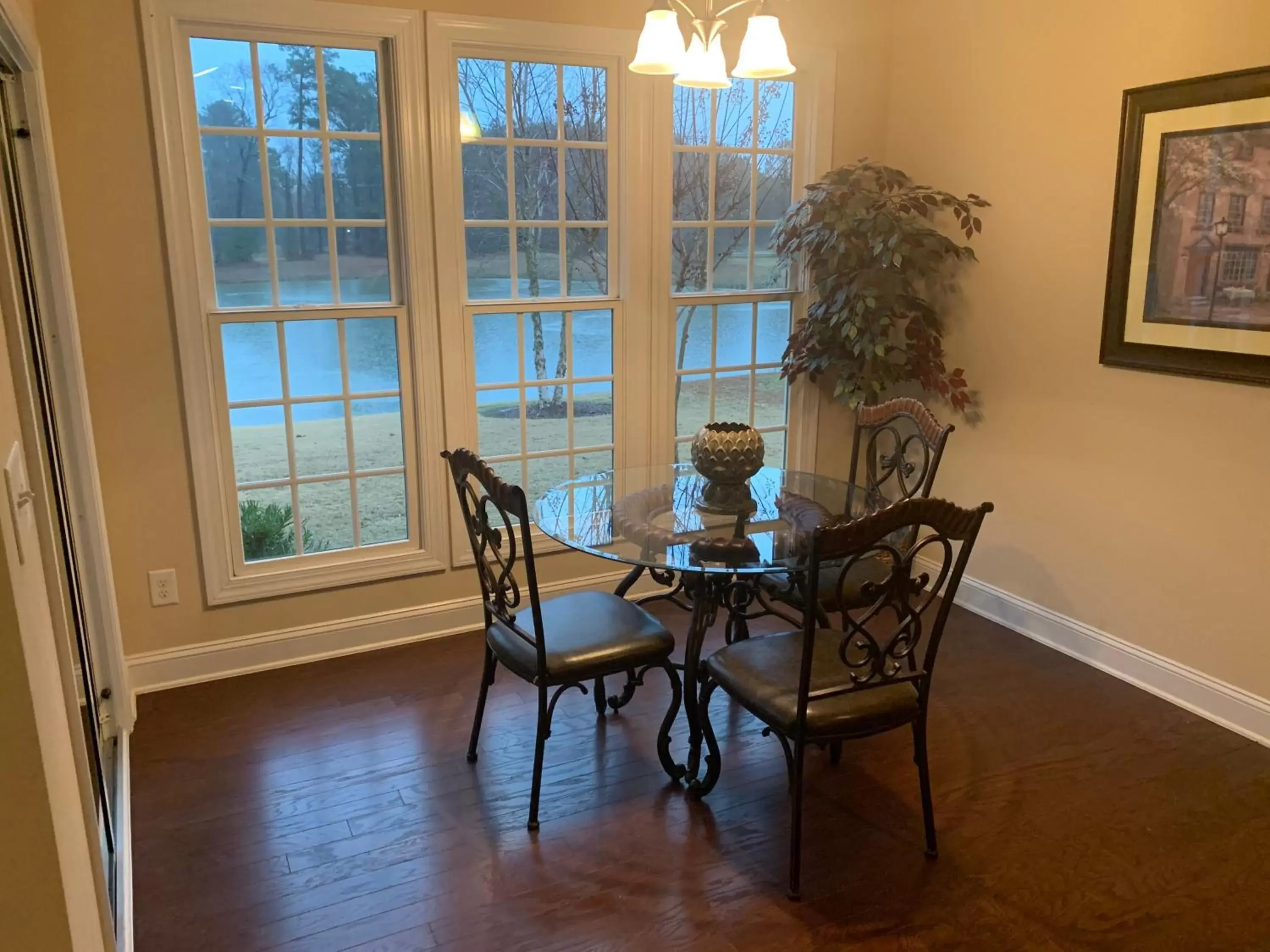 Dining Area in Cottages and Suites at River Landing